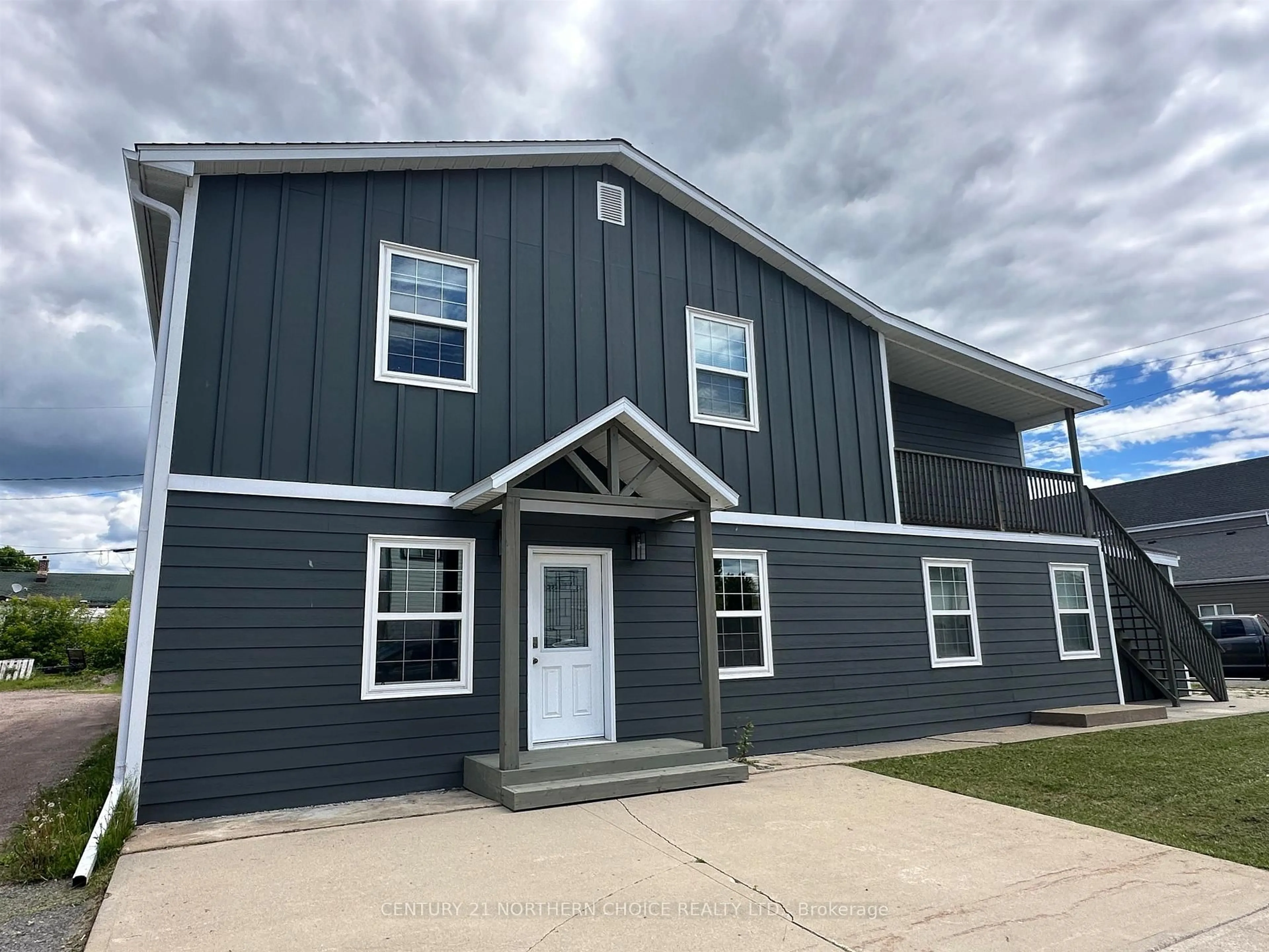 Home with vinyl exterior material, building for 4 Fifth St, Red Lake Ontario P0V 1C0
