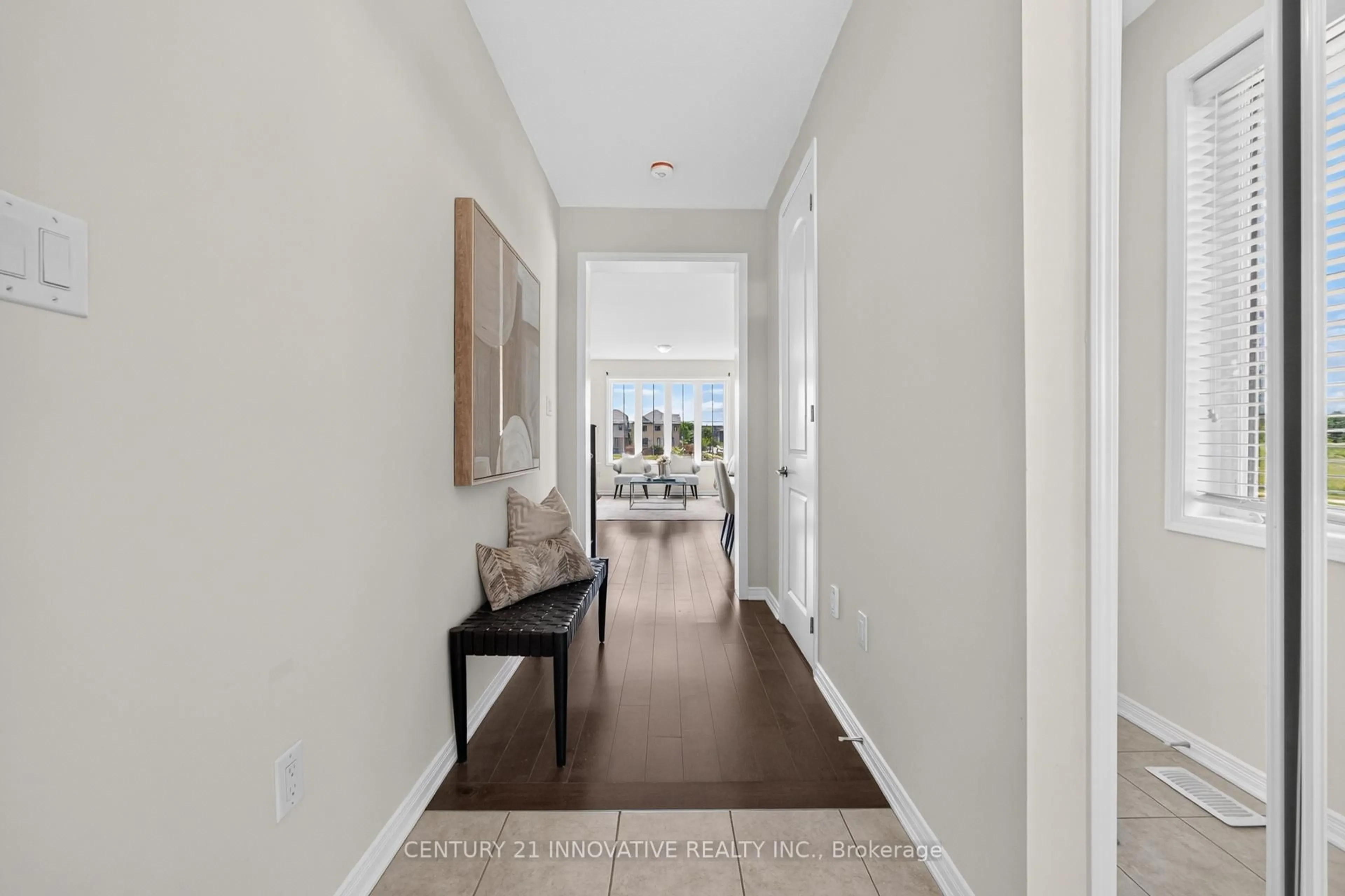 Indoor entryway for 4 Midhurst Hts, Hamilton Ontario L8J 0K9