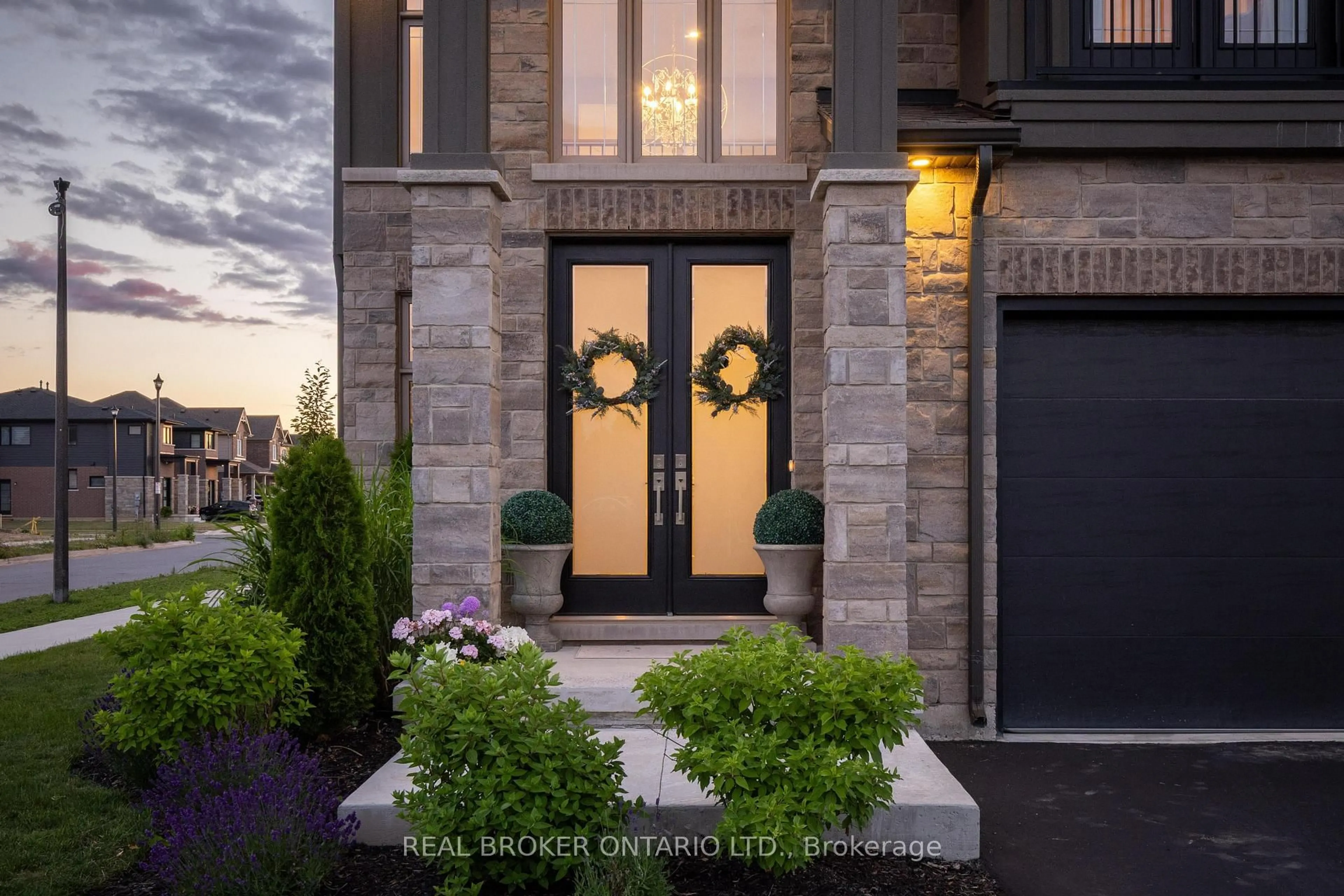 Indoor entryway for 26 Swan Ave, Pelham Ontario L0S 1E6