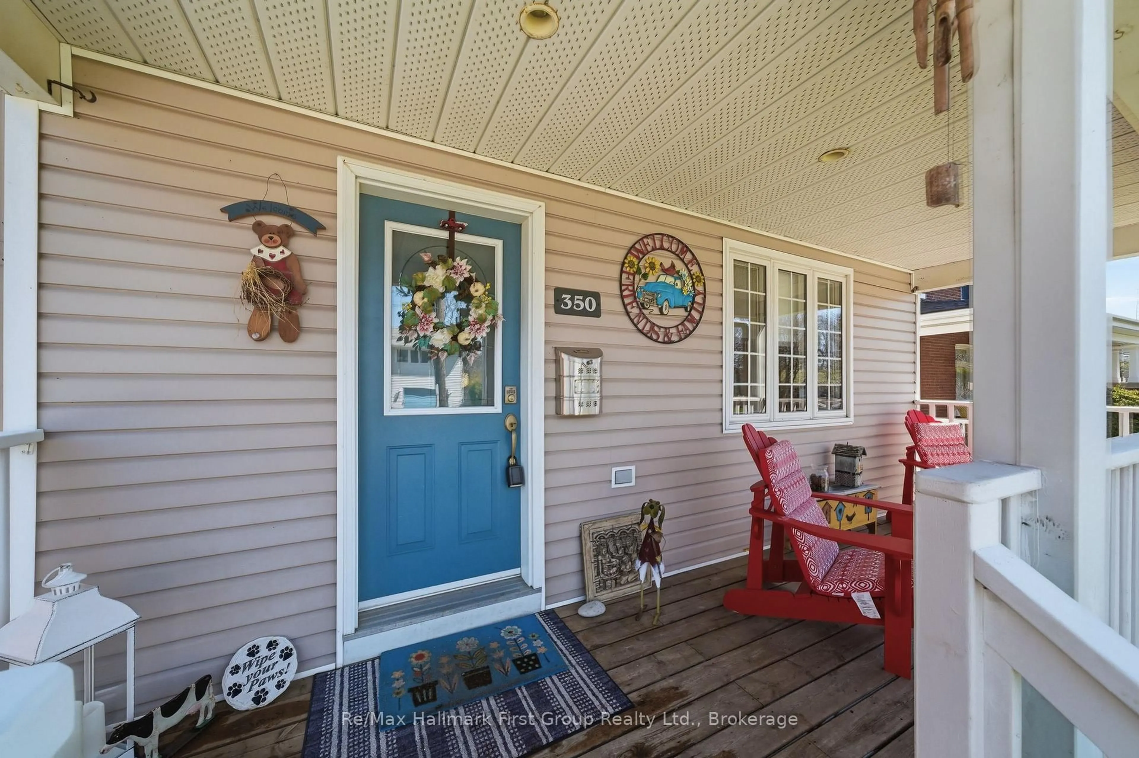 Indoor entryway for 350 Ontario St, Cobourg Ontario K9A 3B8