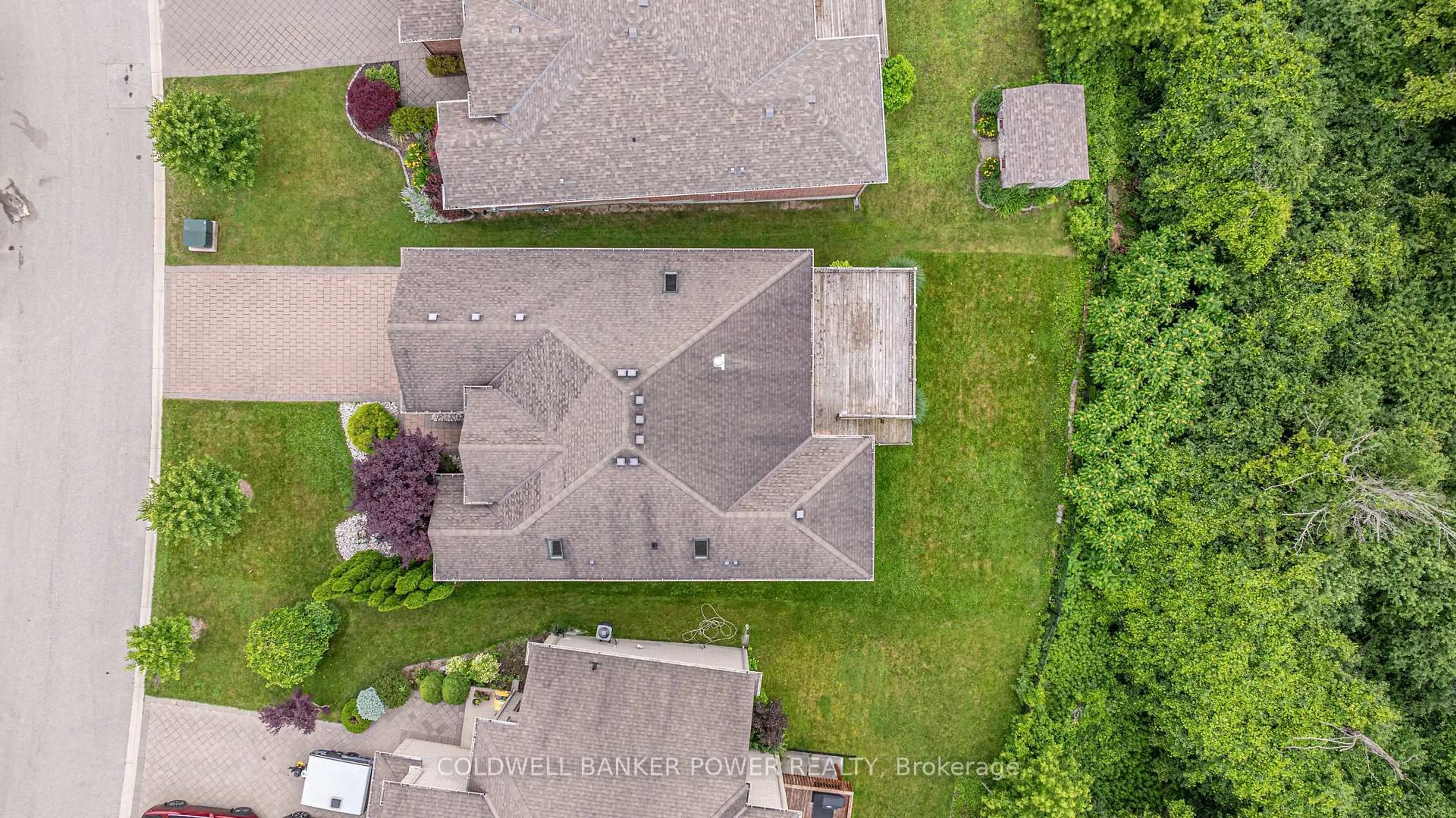 A pic from outside/outdoor area/front of a property/back of a property/a pic from drone, street for 1333 Staffordshire Rd, London North Ontario N6H 0B8