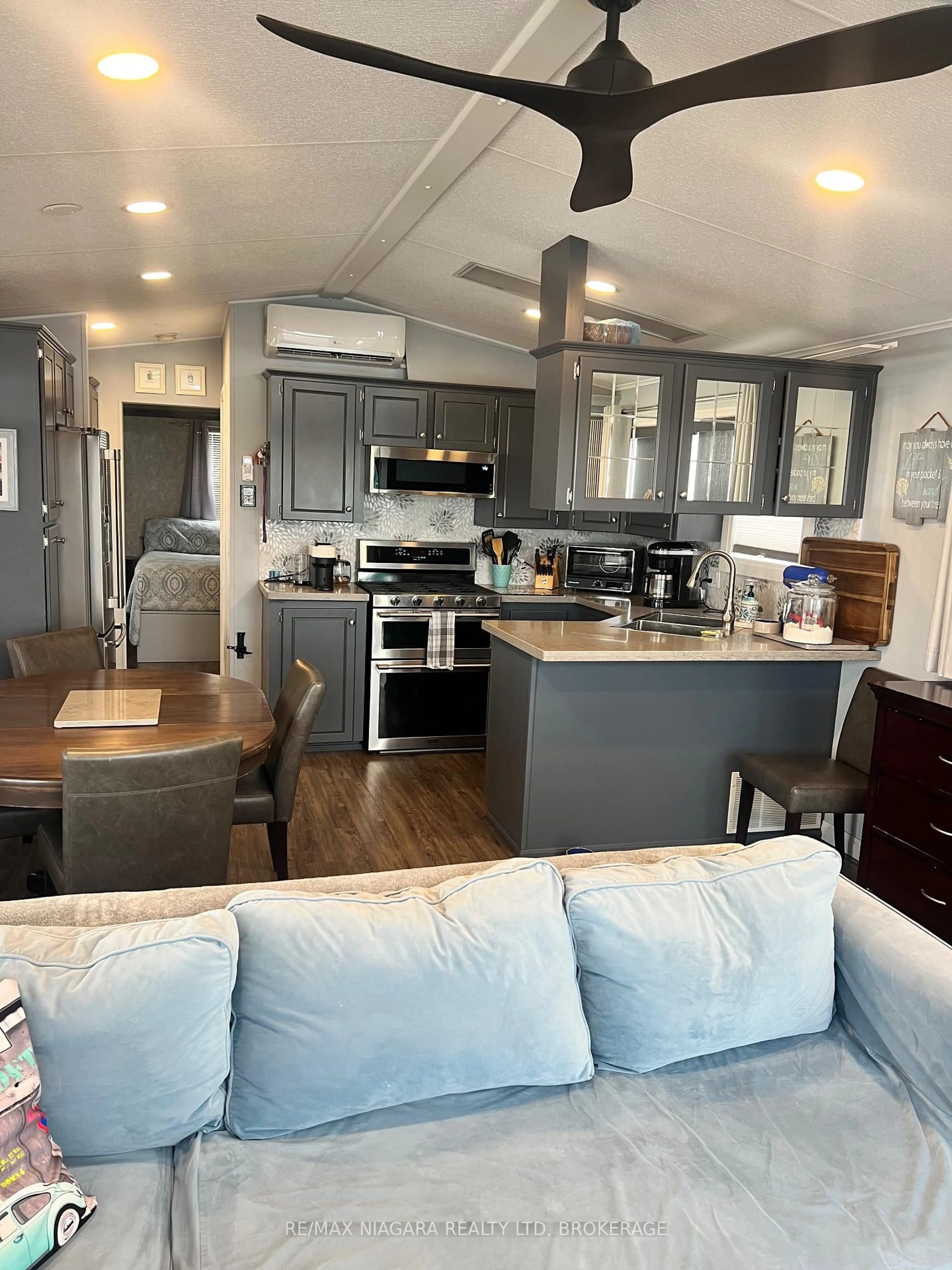 Open concept kitchen, unknown for 5 Wyldewood, Port Colborne Ontario L0S 1R0