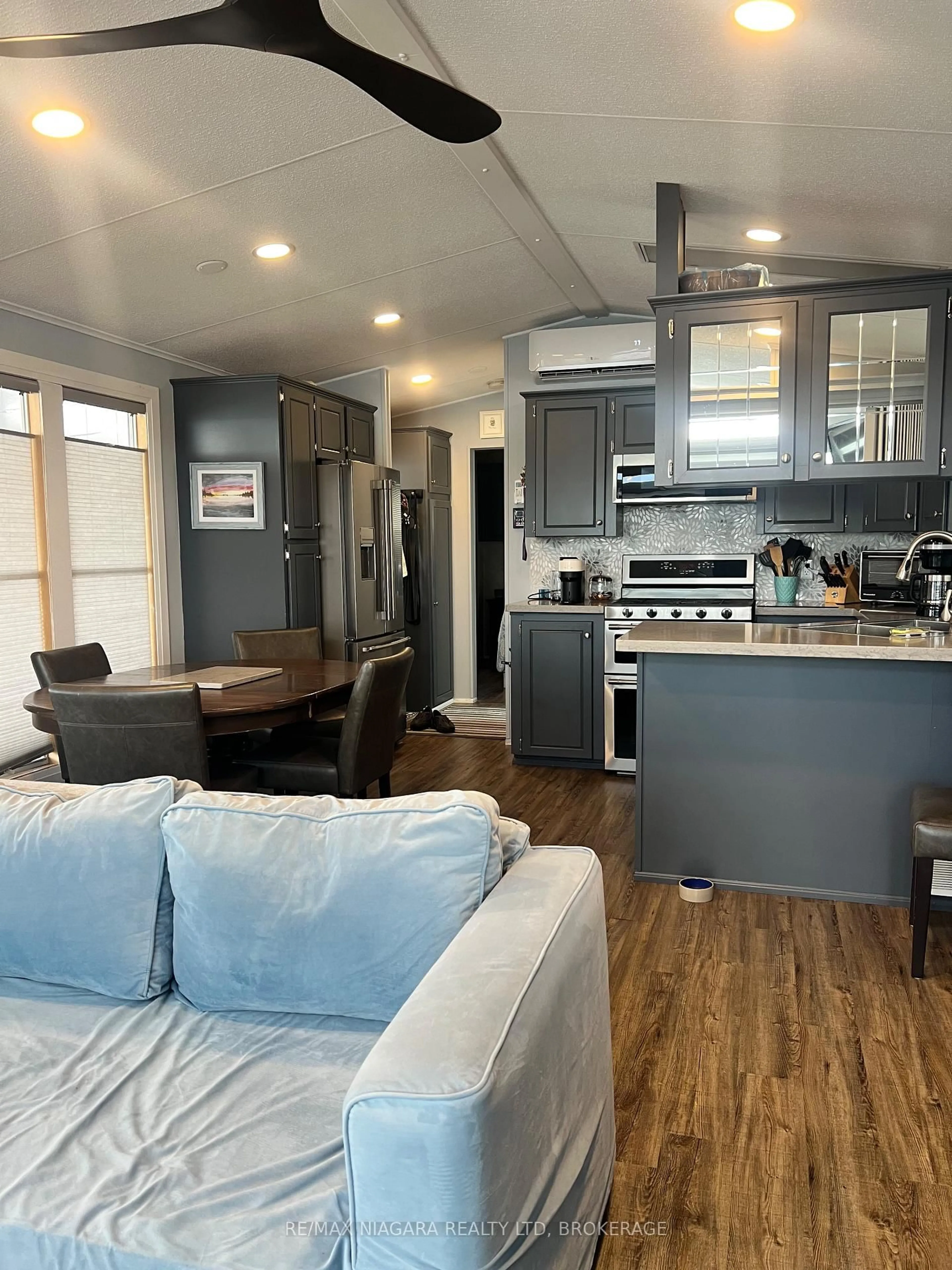 Open concept kitchen, wood/laminate floor for 5 Wyldewood, Port Colborne Ontario L0S 1R0