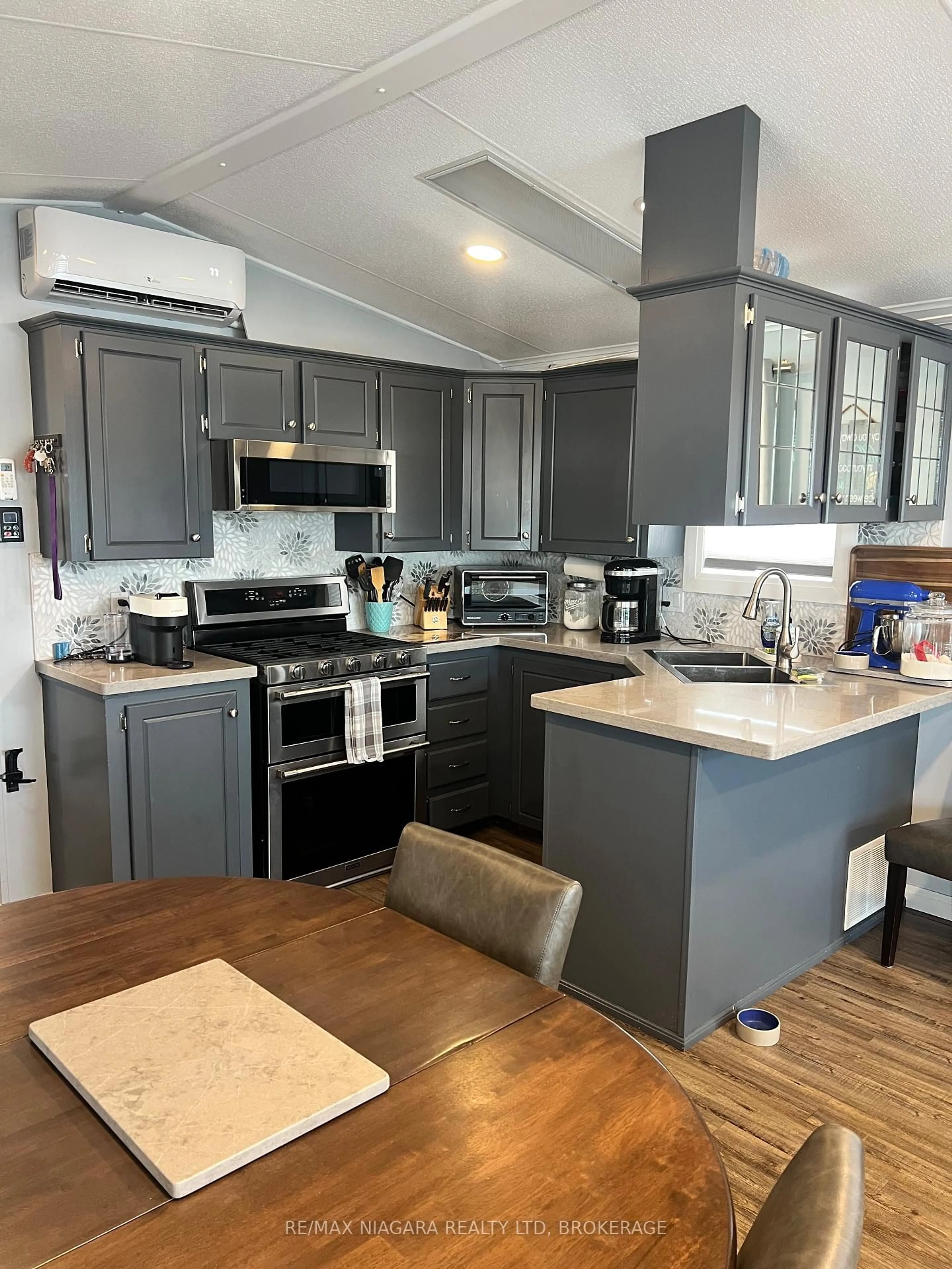 Open concept kitchen, unknown for 5 Wyldewood, Port Colborne Ontario L0S 1R0