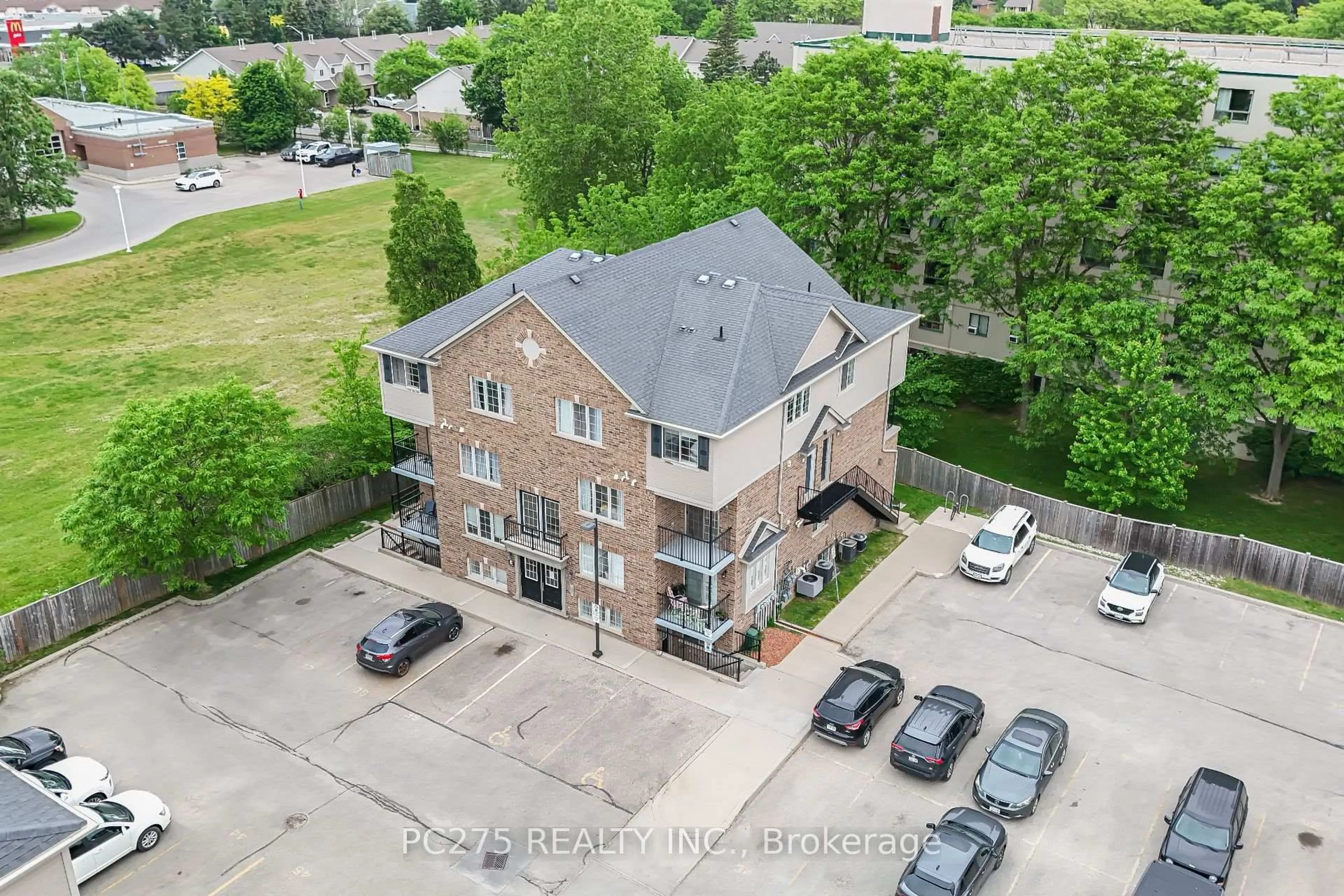 A pic from outside/outdoor area/front of a property/back of a property/a pic from drone, building for 12 Holborn Dr #E37, Kitchener Ontario N2A 0A4