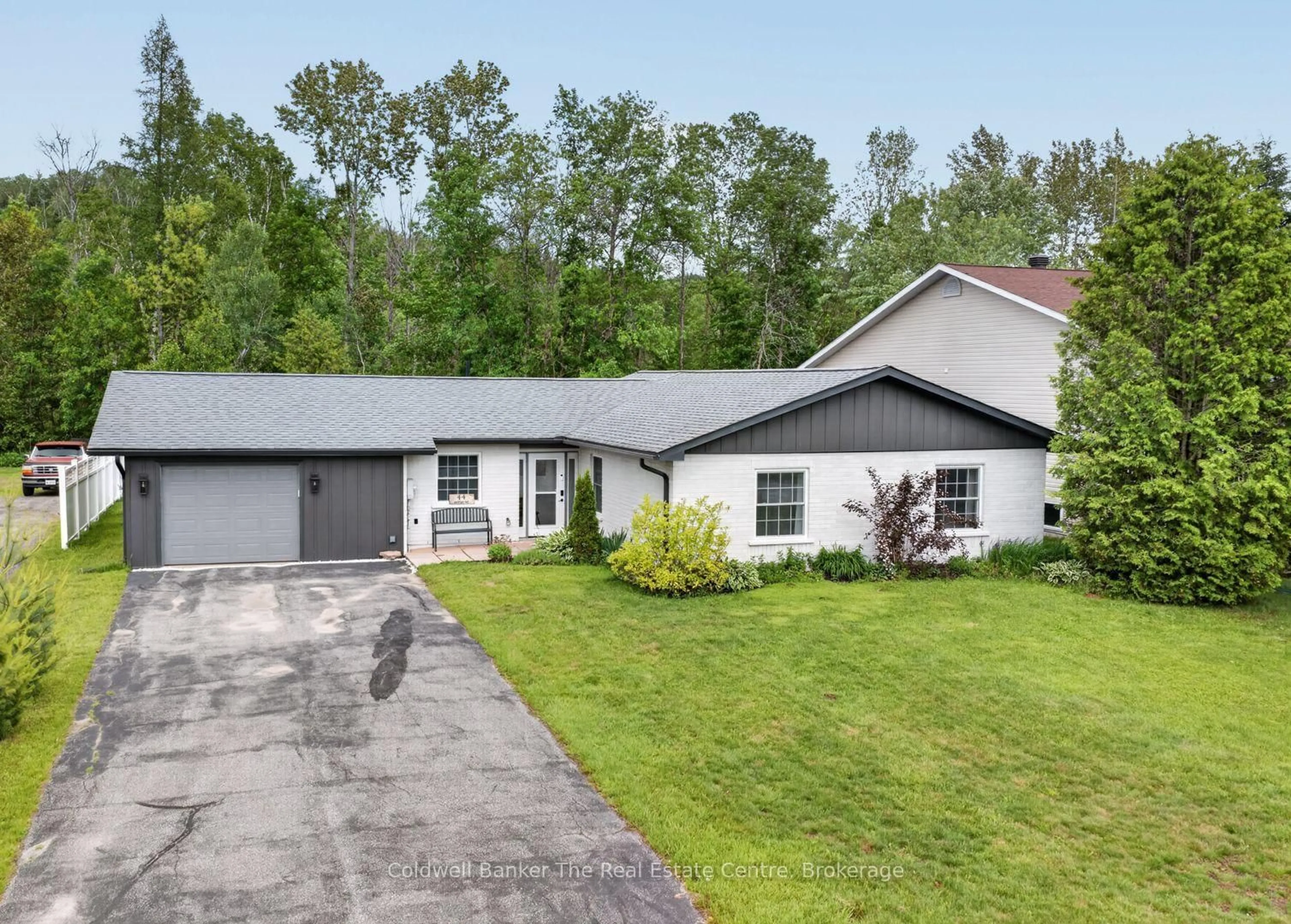 A pic from outside/outdoor area/front of a property/back of a property/a pic from drone, street for 44 Anson St, Minden Hills Ontario K0M 2K0