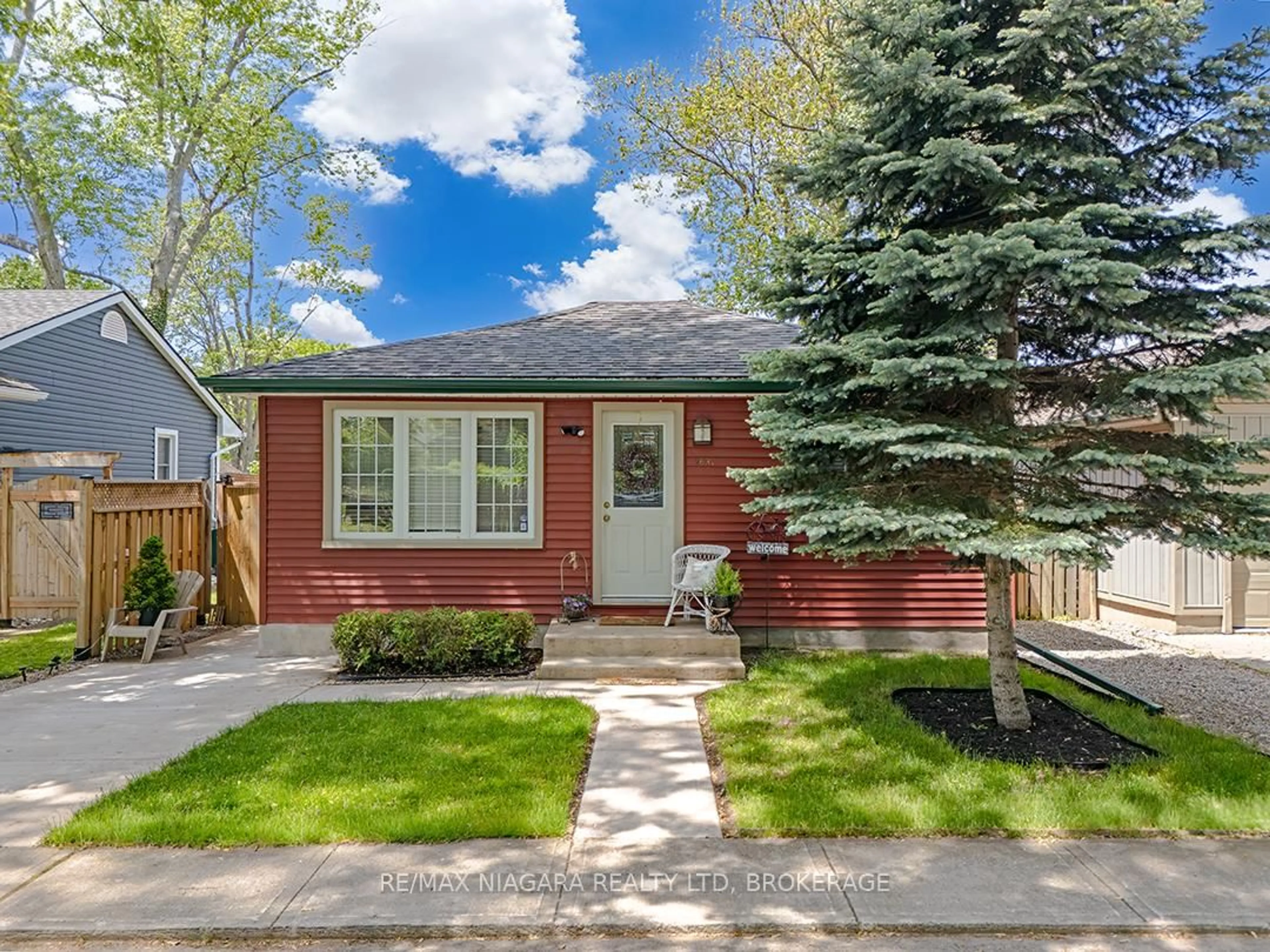 Home with brick exterior material, street for 263 Maplewood Ave, Fort Erie Ontario L0S 1B0