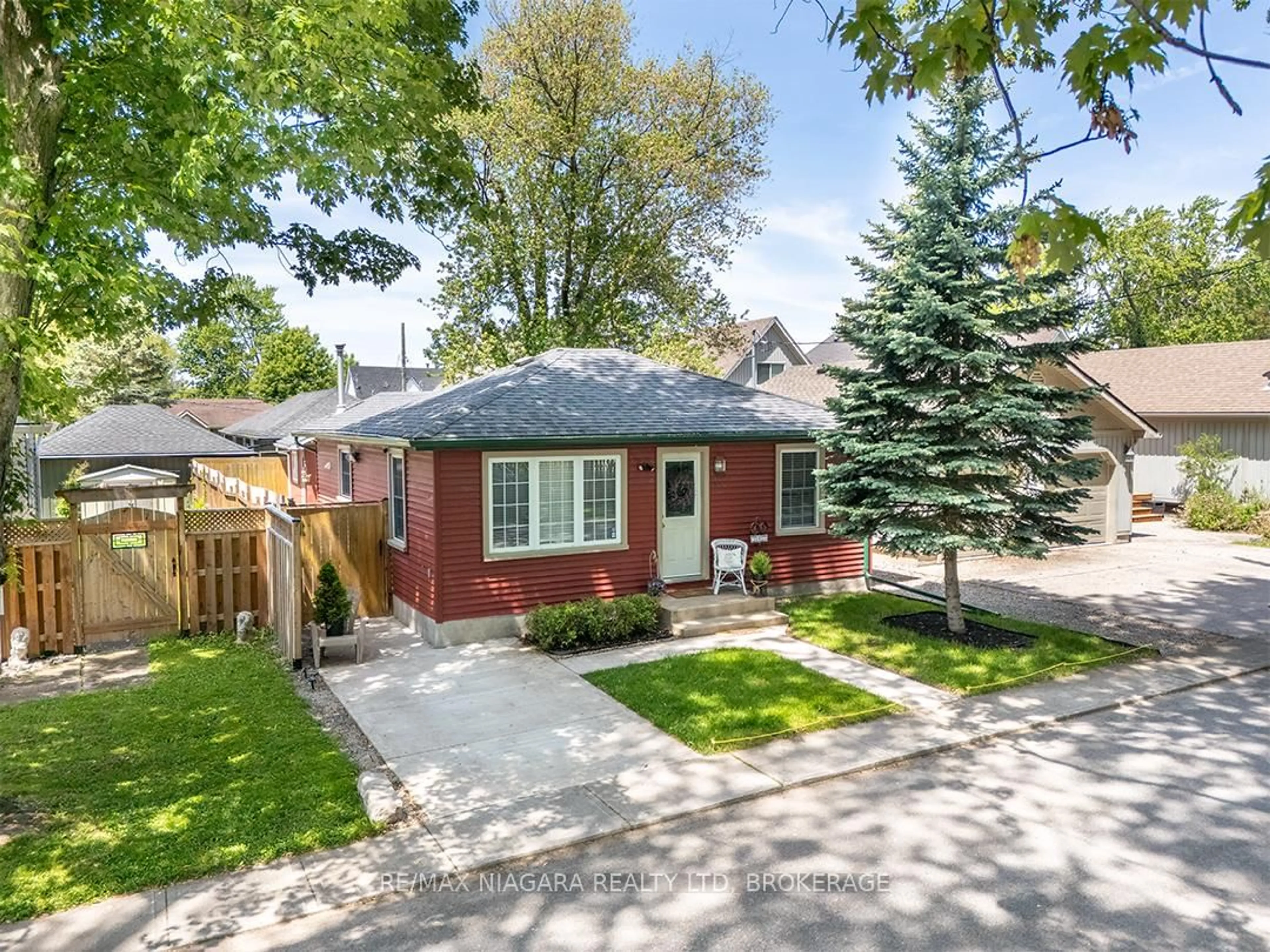 Home with brick exterior material, street for 263 Maplewood Ave, Fort Erie Ontario L0S 1B0