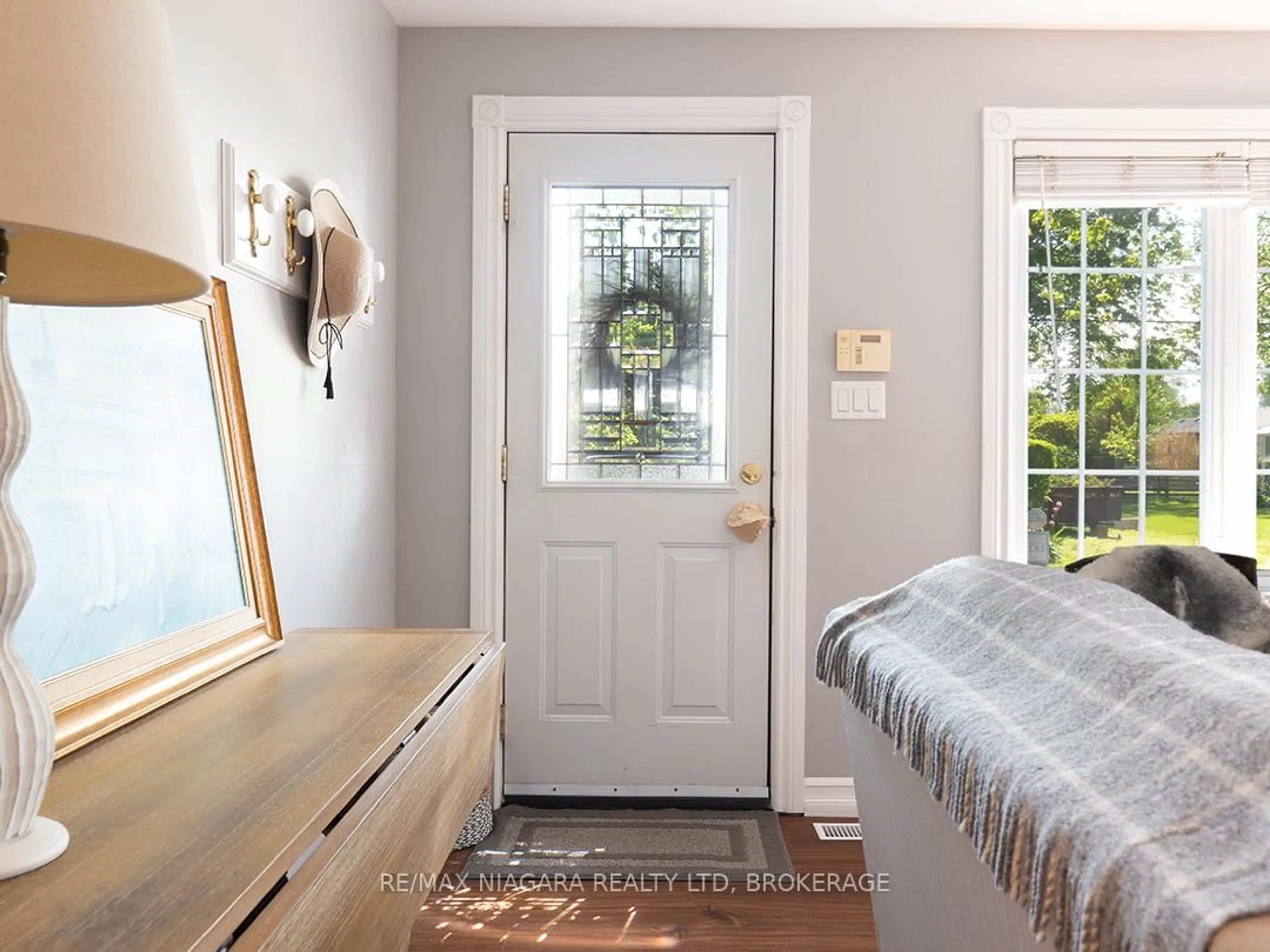 Indoor entryway for 263 Maplewood Ave, Fort Erie Ontario L0S 1B0