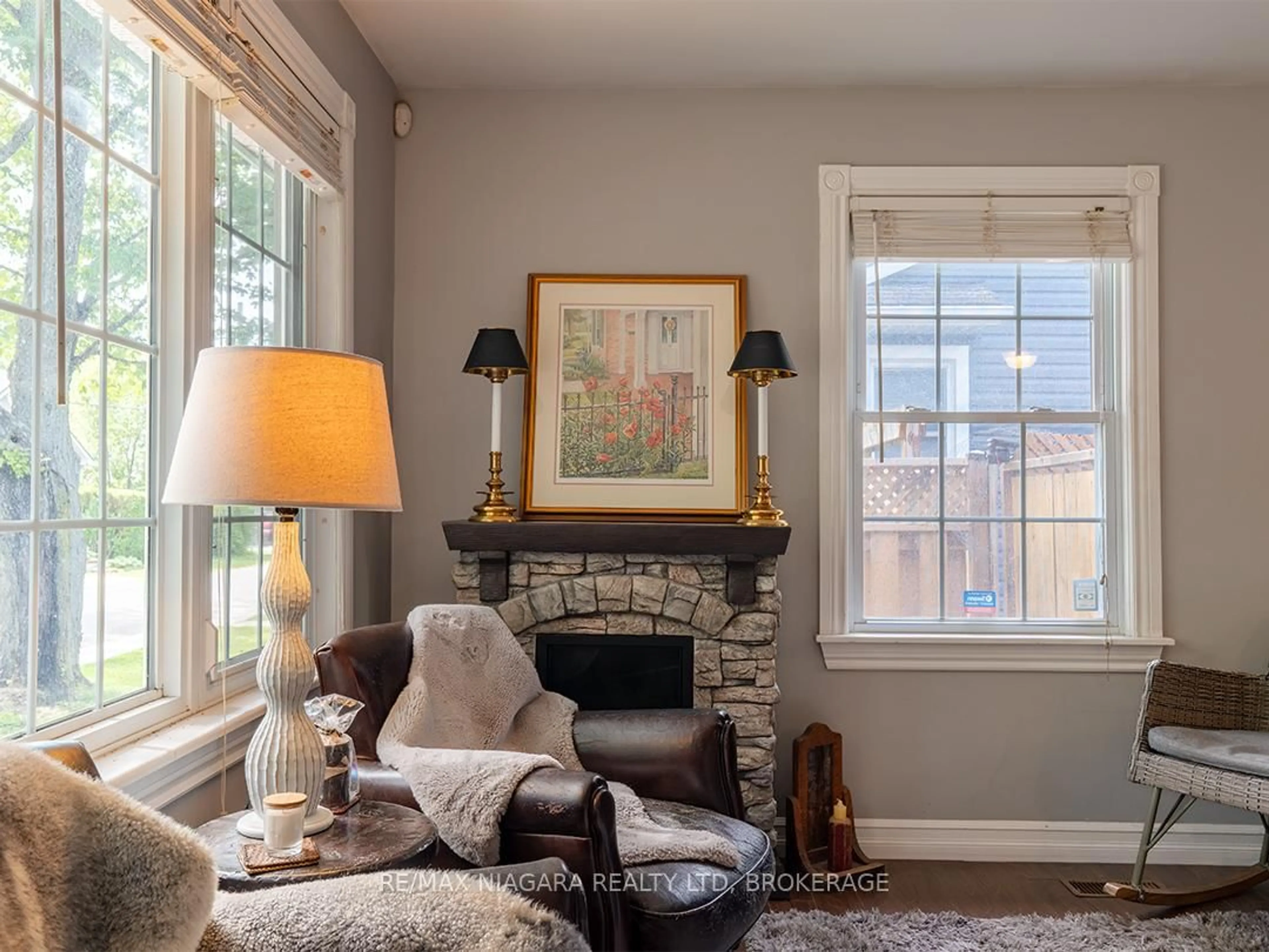 Living room with furniture, unknown for 263 Maplewood Ave, Fort Erie Ontario L0S 1B0