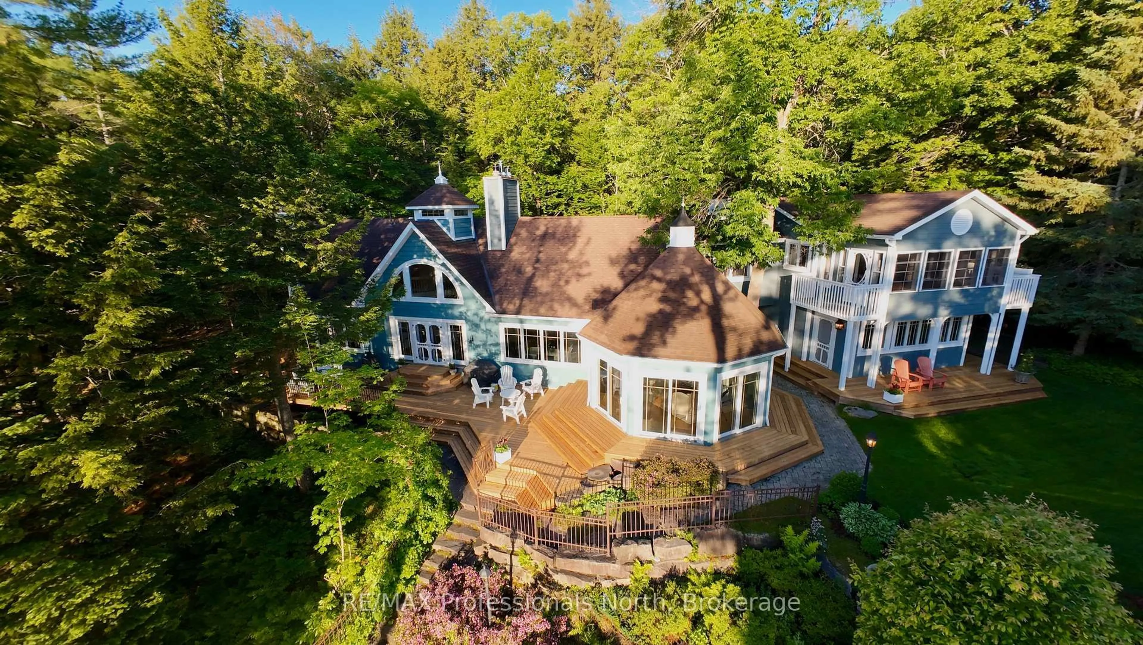 A pic from outside/outdoor area/front of a property/back of a property/a pic from drone, water/lake/river/ocean view for 4113 South Portage Rd, Huntsville Ontario P1H 2J3