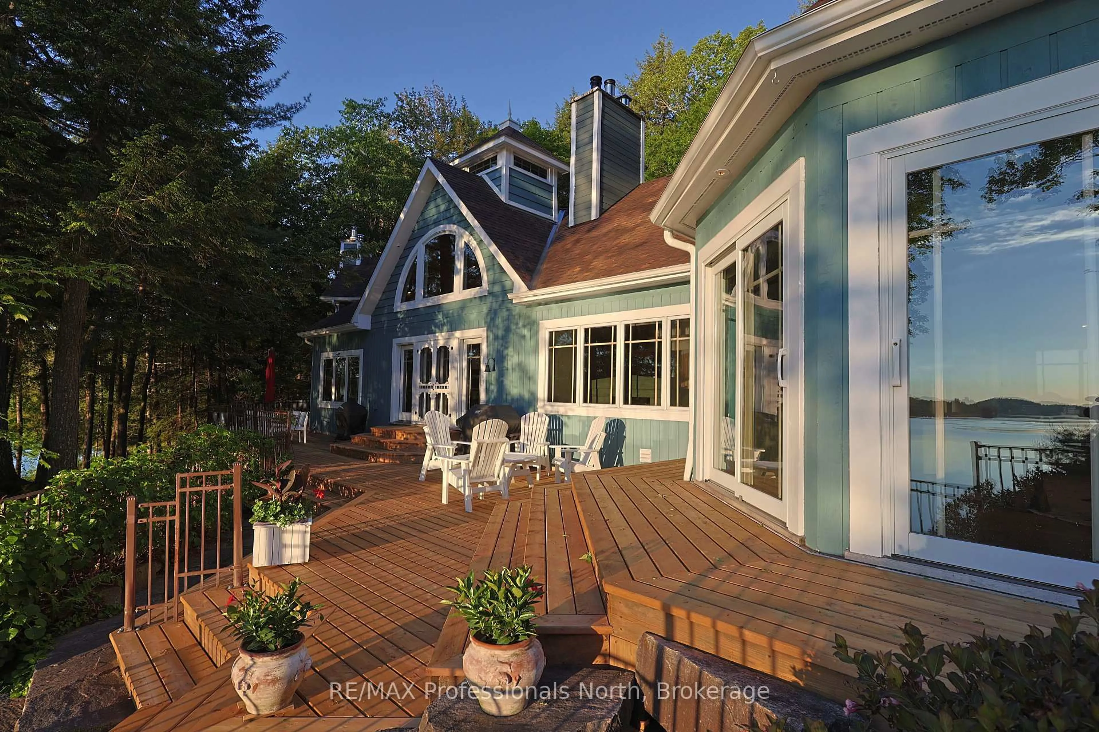 Home with vinyl exterior material, water/lake/river/ocean view for 4113 South Portage Rd, Huntsville Ontario P1H 2J3