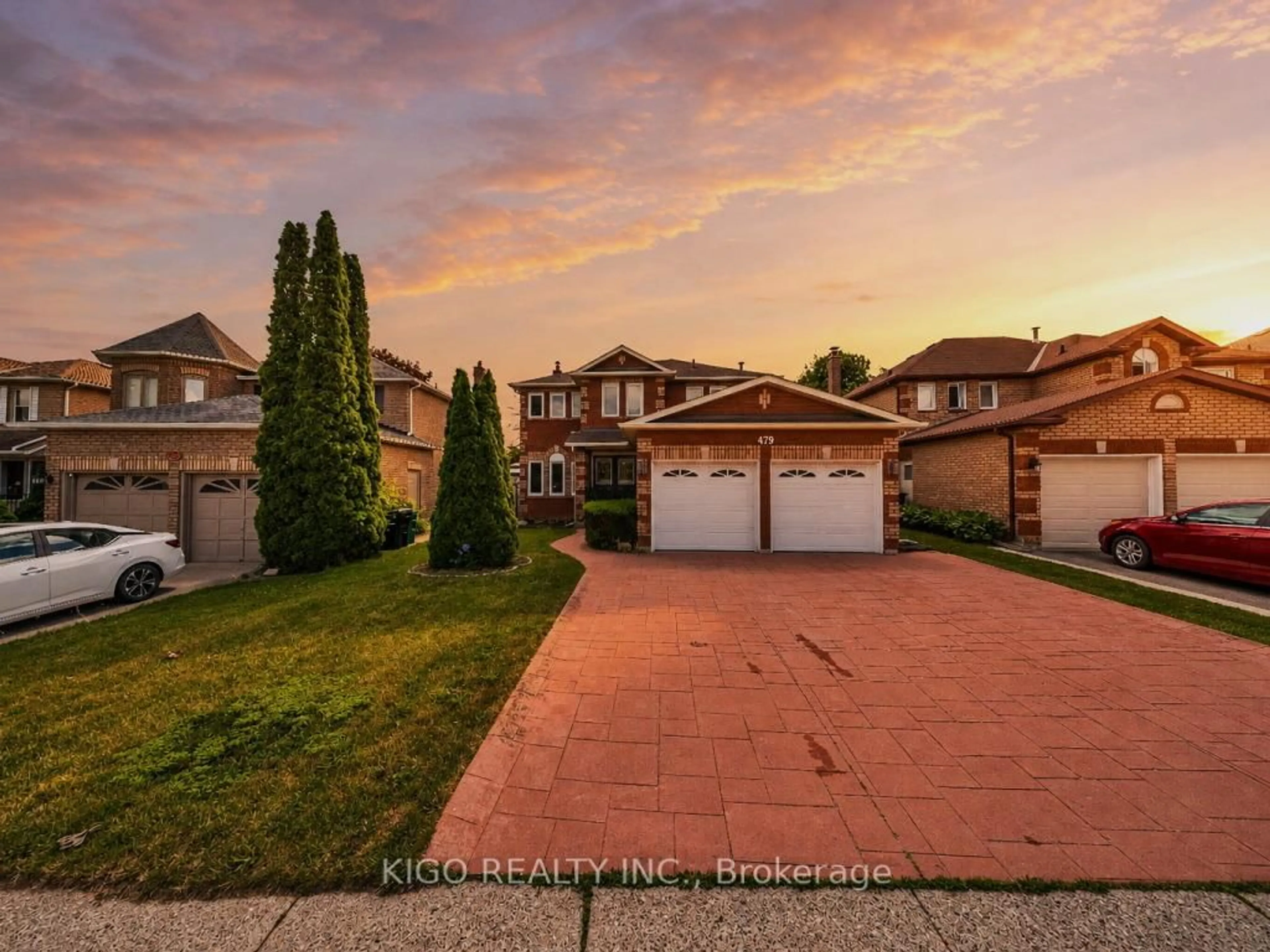 A pic from outside/outdoor area/front of a property/back of a property/a pic from drone, street for 479 Saginaw Pkwy, Cambridge Ontario N1T 1M6
