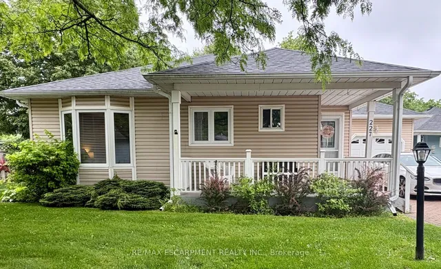 227 Silverbirch Blvd, Hamilton 3