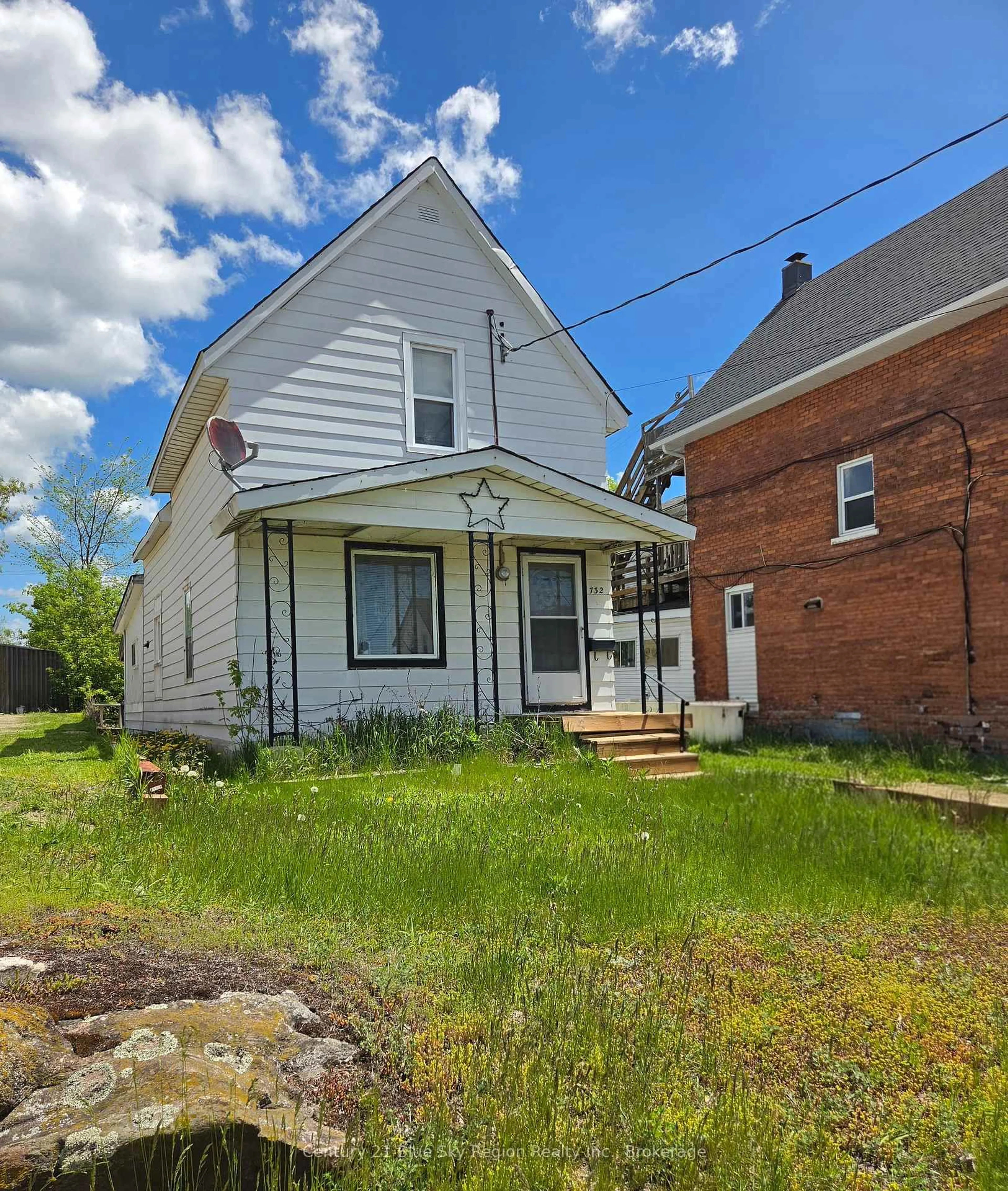 Unknown for 732 McIntyre St, North Bay Ontario P1B 2Z9