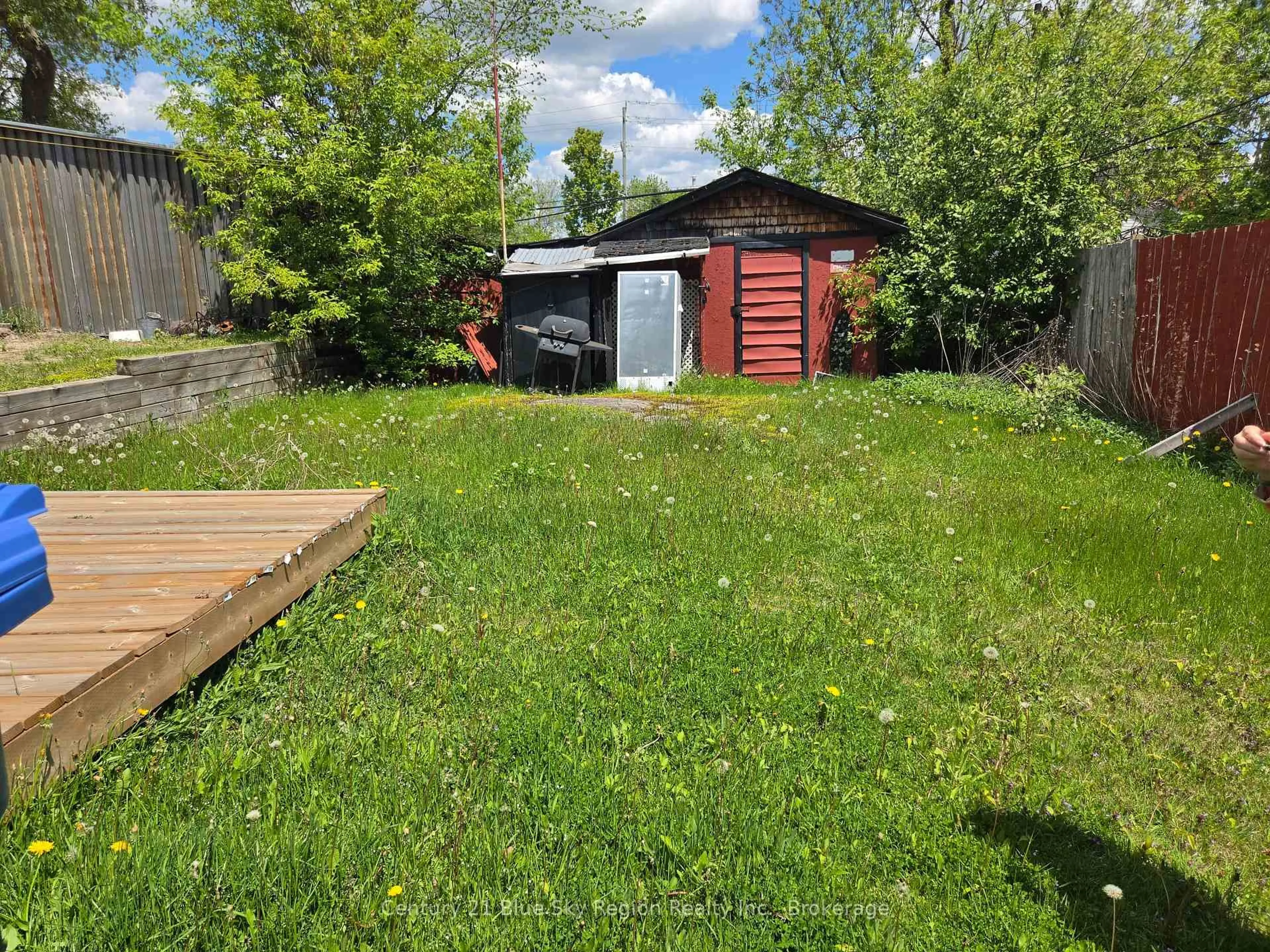 Shed for 732 McIntyre St, North Bay Ontario P1B 2Z9