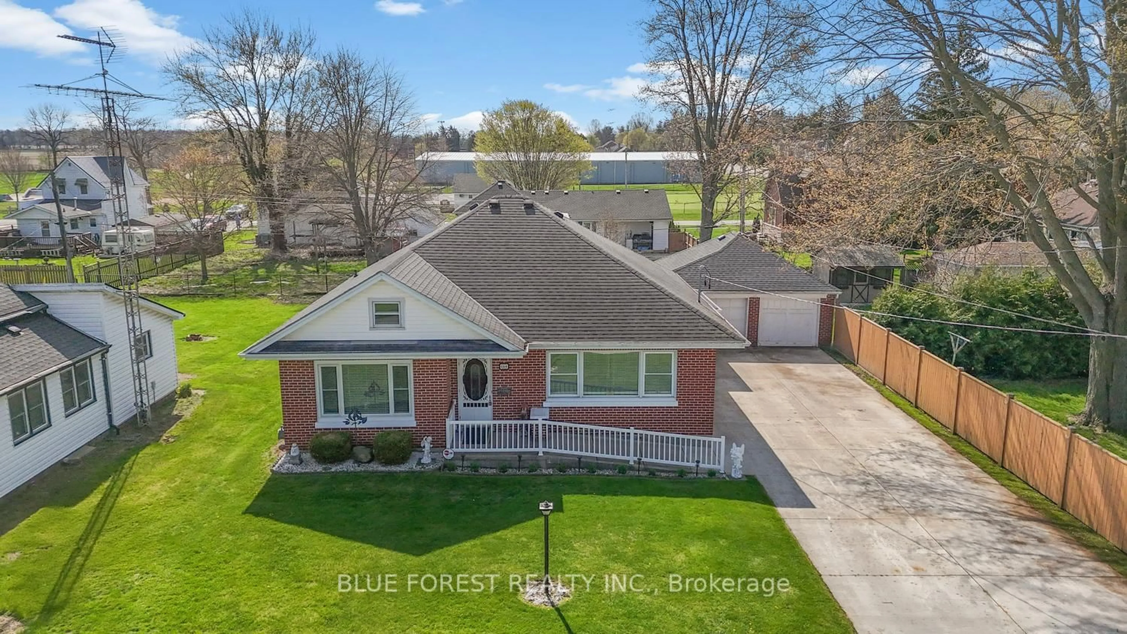 A pic from outside/outdoor area/front of a property/back of a property/a pic from drone, street for 154 Chestnut St, West Elgin Ontario N0L 2P0
