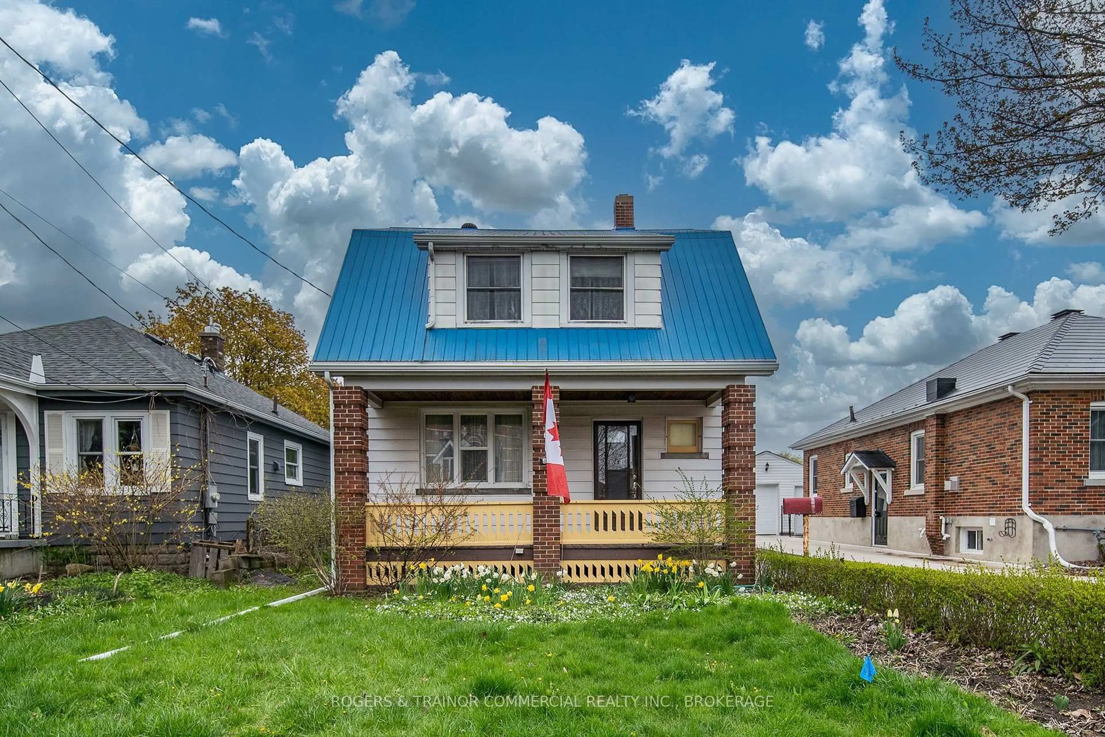 Home with vinyl exterior material, street for 68 Scott St, Kingston Ontario K7L 1L7