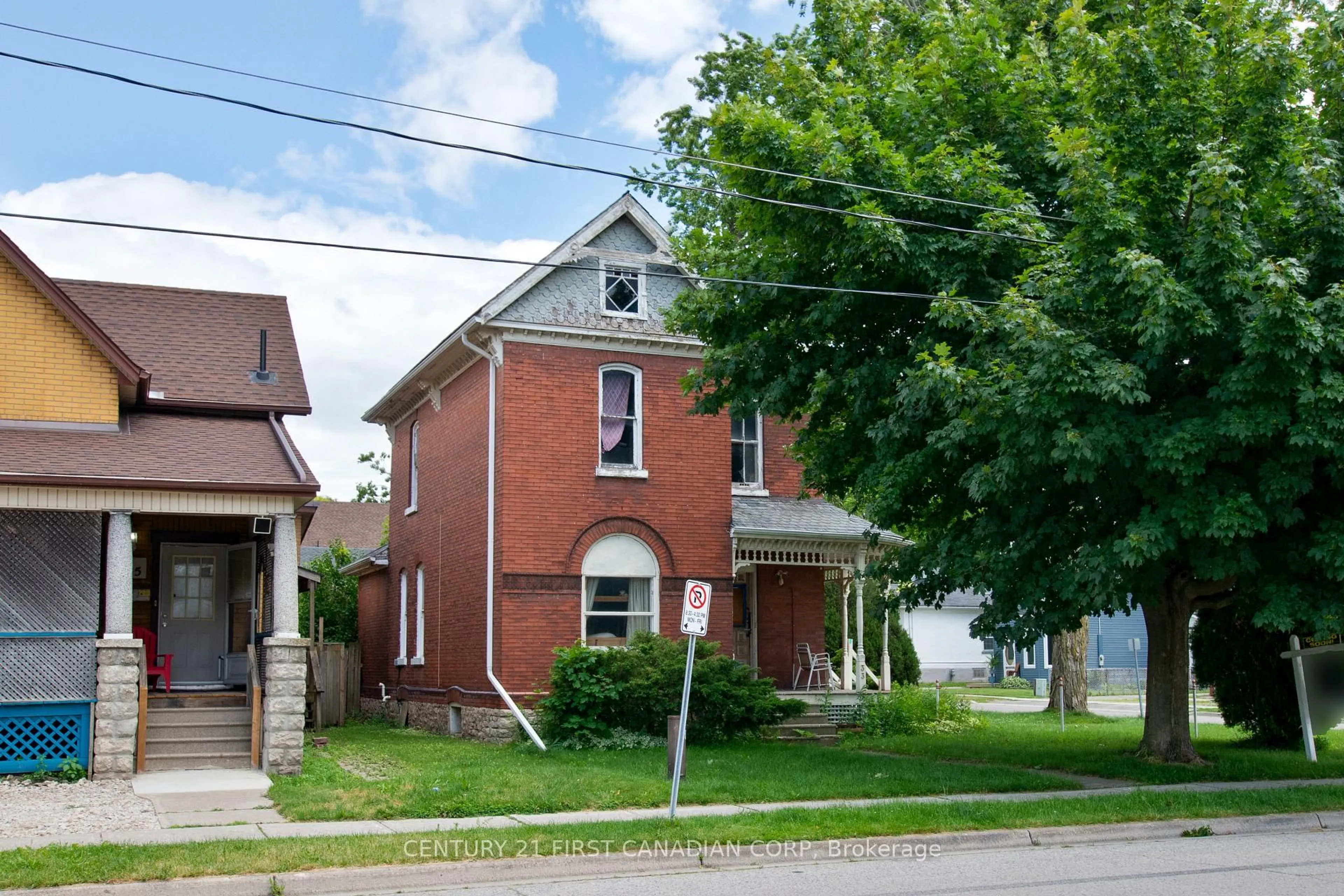 Home with brick exterior material, street for 33 Horton St, St. Thomas Ontario N5P 2Y6