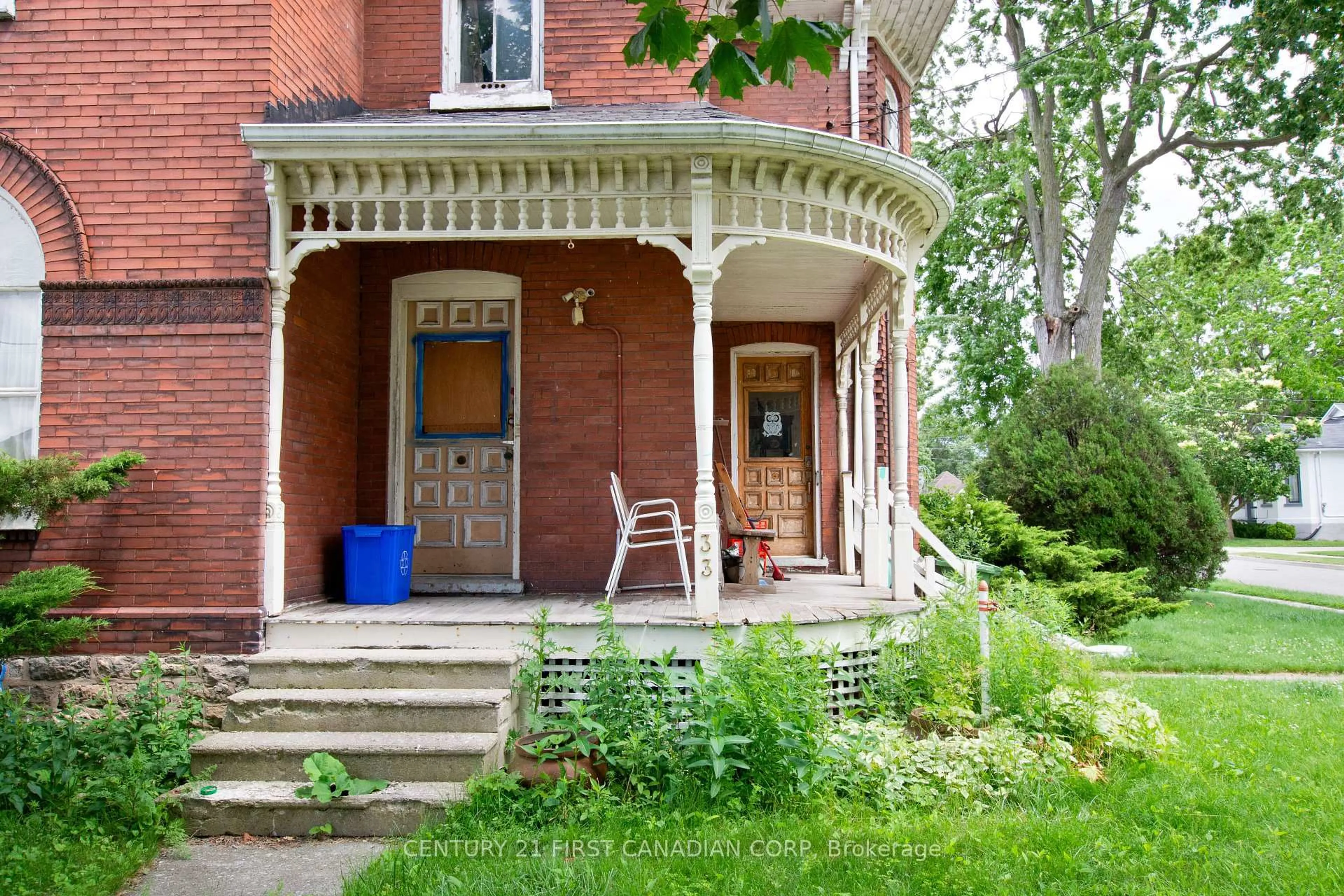Home with brick exterior material, street for 33 Horton St, St. Thomas Ontario N5P 2Y6