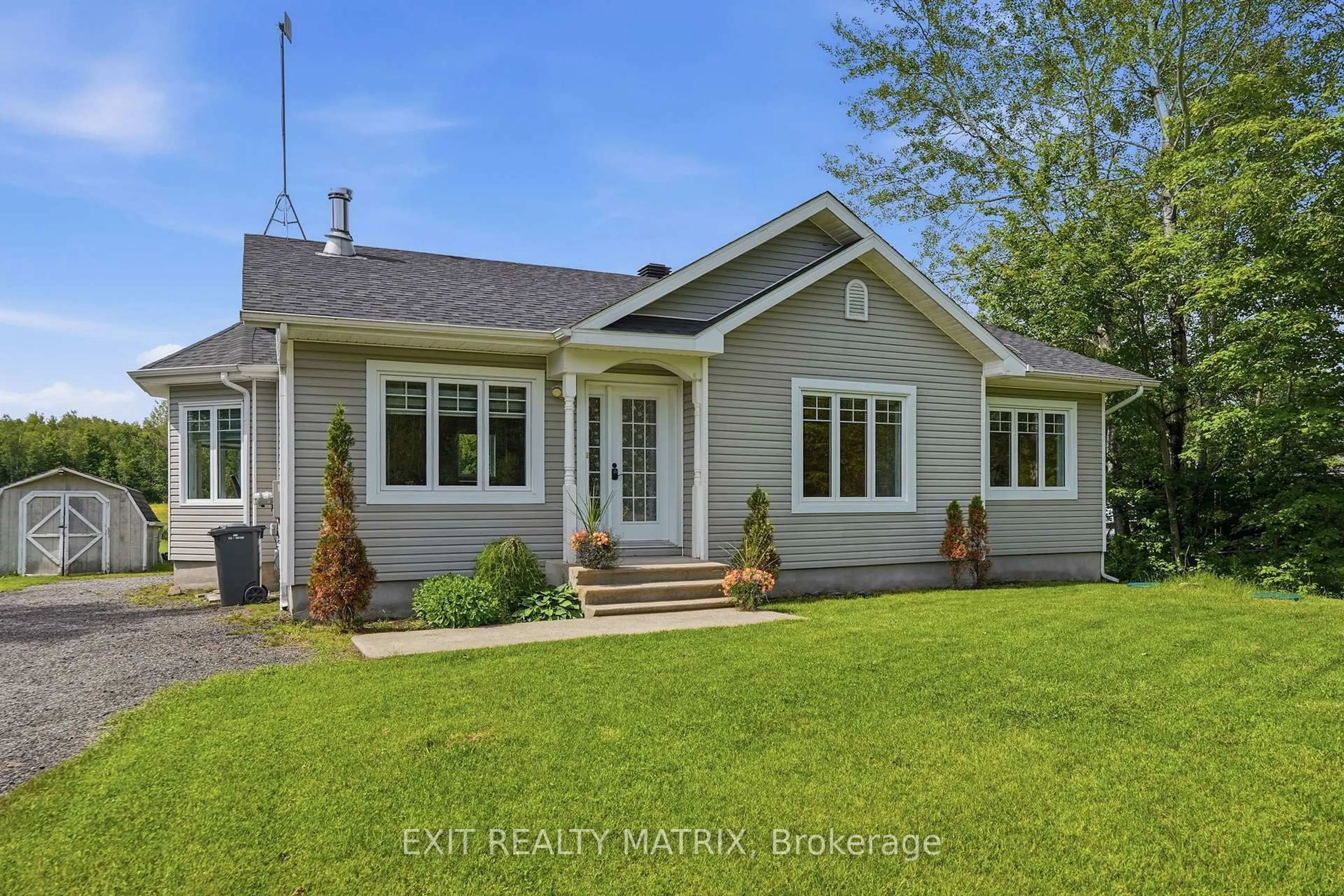 Home with vinyl exterior material, street for 3680 Pattee Rd, East Hawkesbury Ontario K6A 2R2