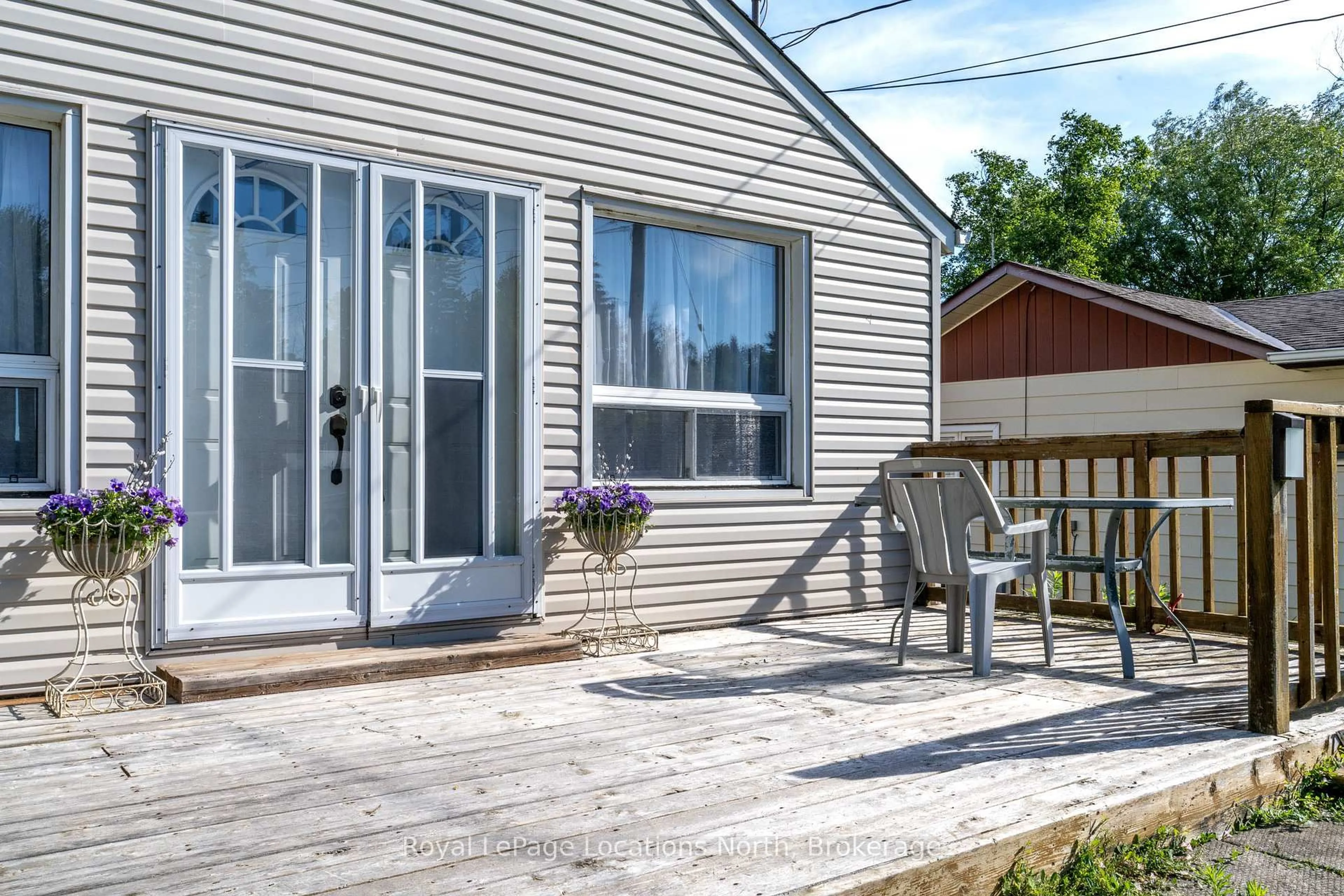 Patio, street for 233 Brophy's Lane, Blue Mountains Ontario L9Y 0K5