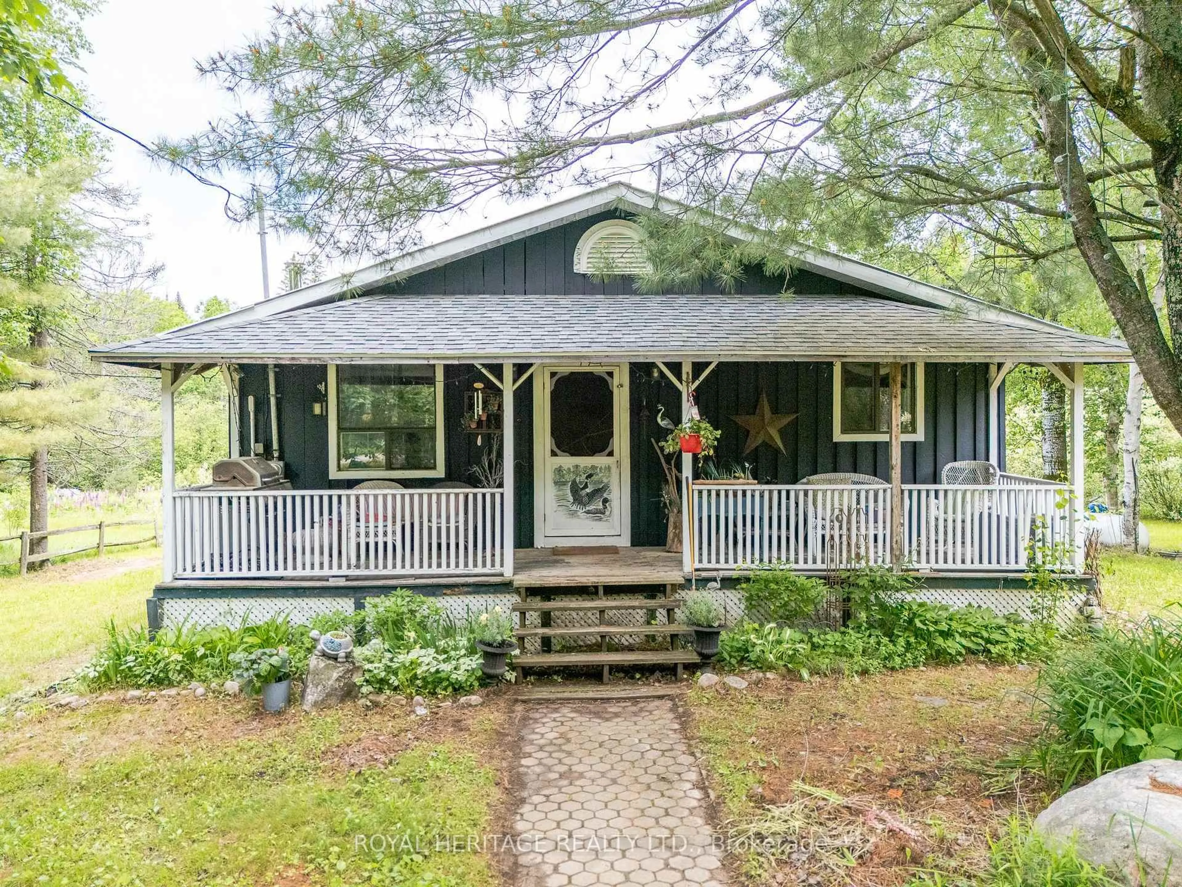 Home with vinyl exterior material, street for 34 Gordon Point Rd, Magnetawan Ontario P0A 1P0