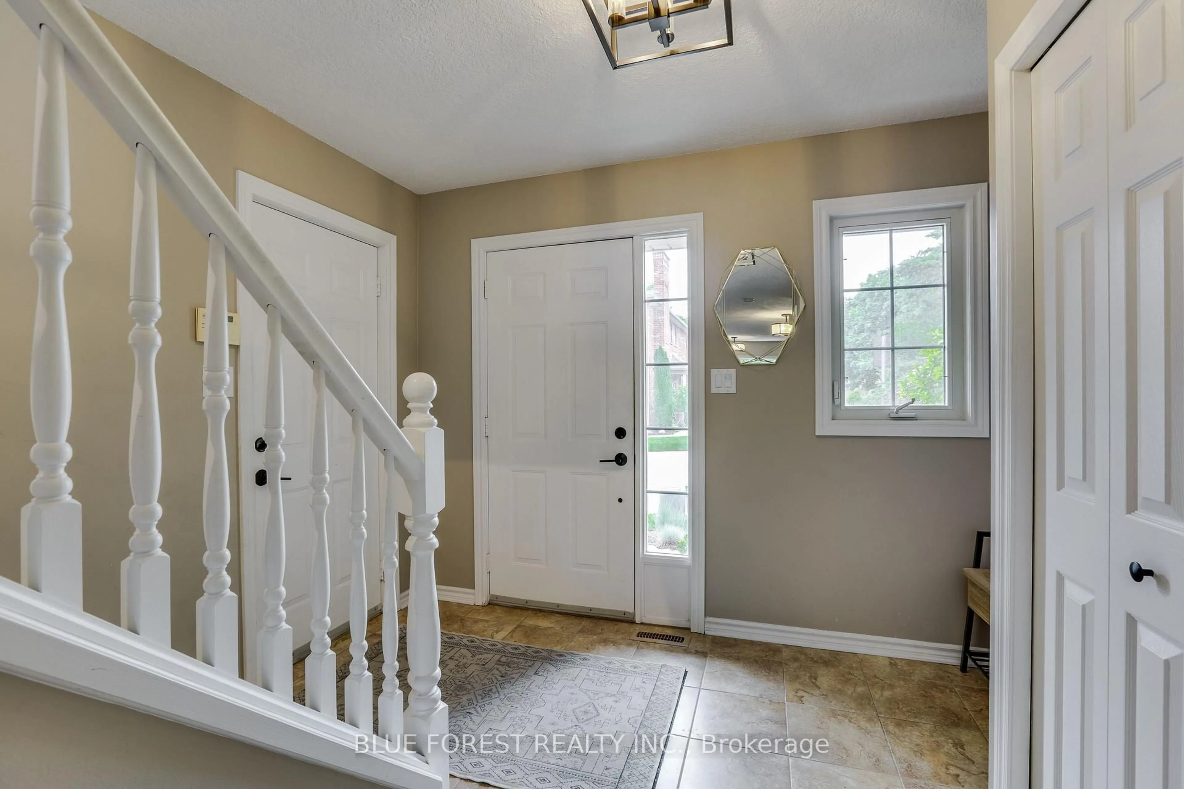 Indoor entryway for 1100 BYRON BASELINE Rd #68, London South Ontario N6K 4M3