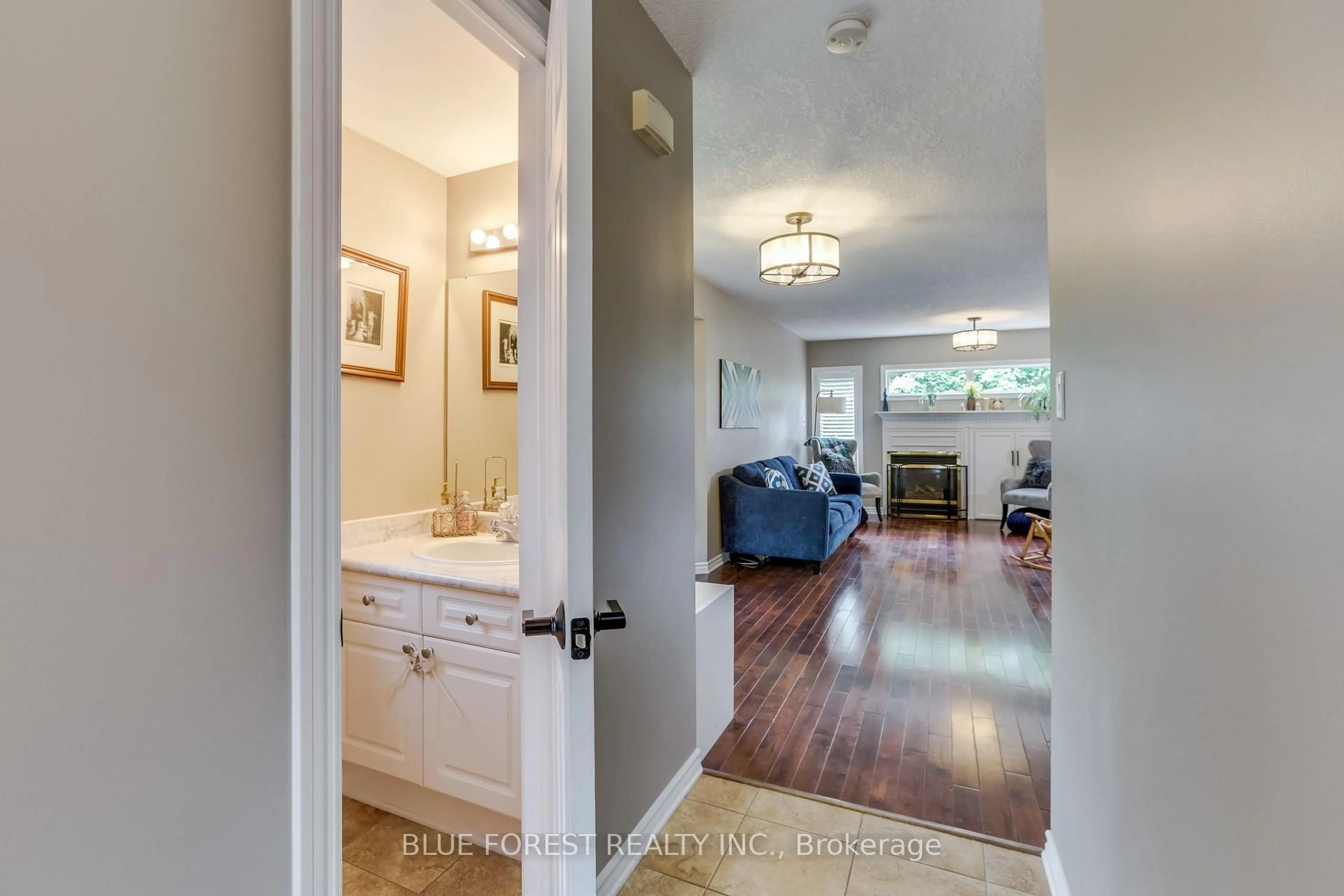 Indoor entryway for 1100 BYRON BASELINE Rd #68, London South Ontario N6K 4M3