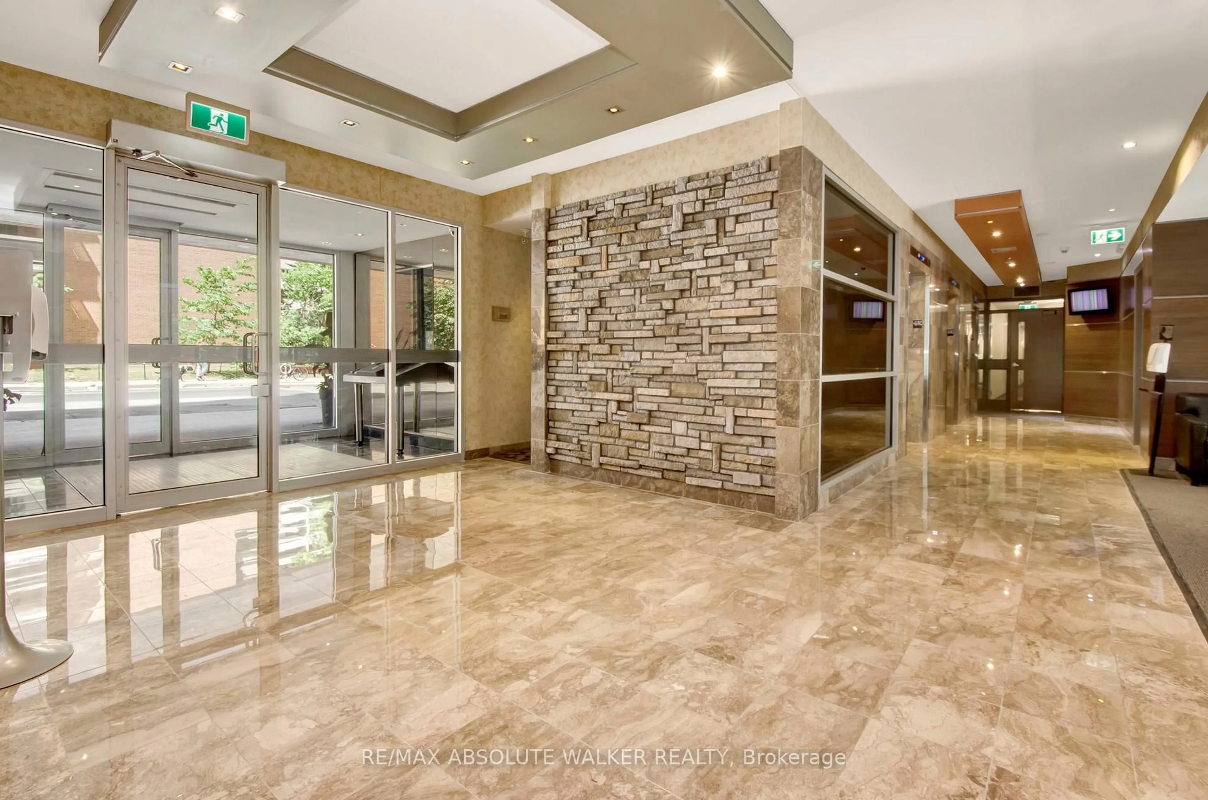 Indoor foyer for 470 Laurier Ave #1007, Ottawa Ontario K1R 7W9