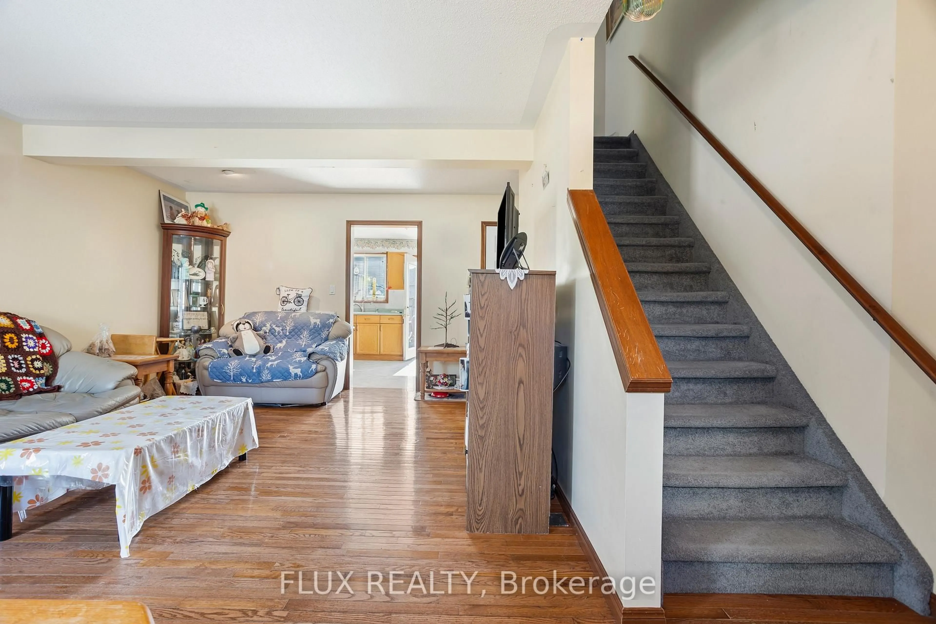 Indoor entryway for 20 Southvale Rd #28, St. Marys Ontario N4X 1E9