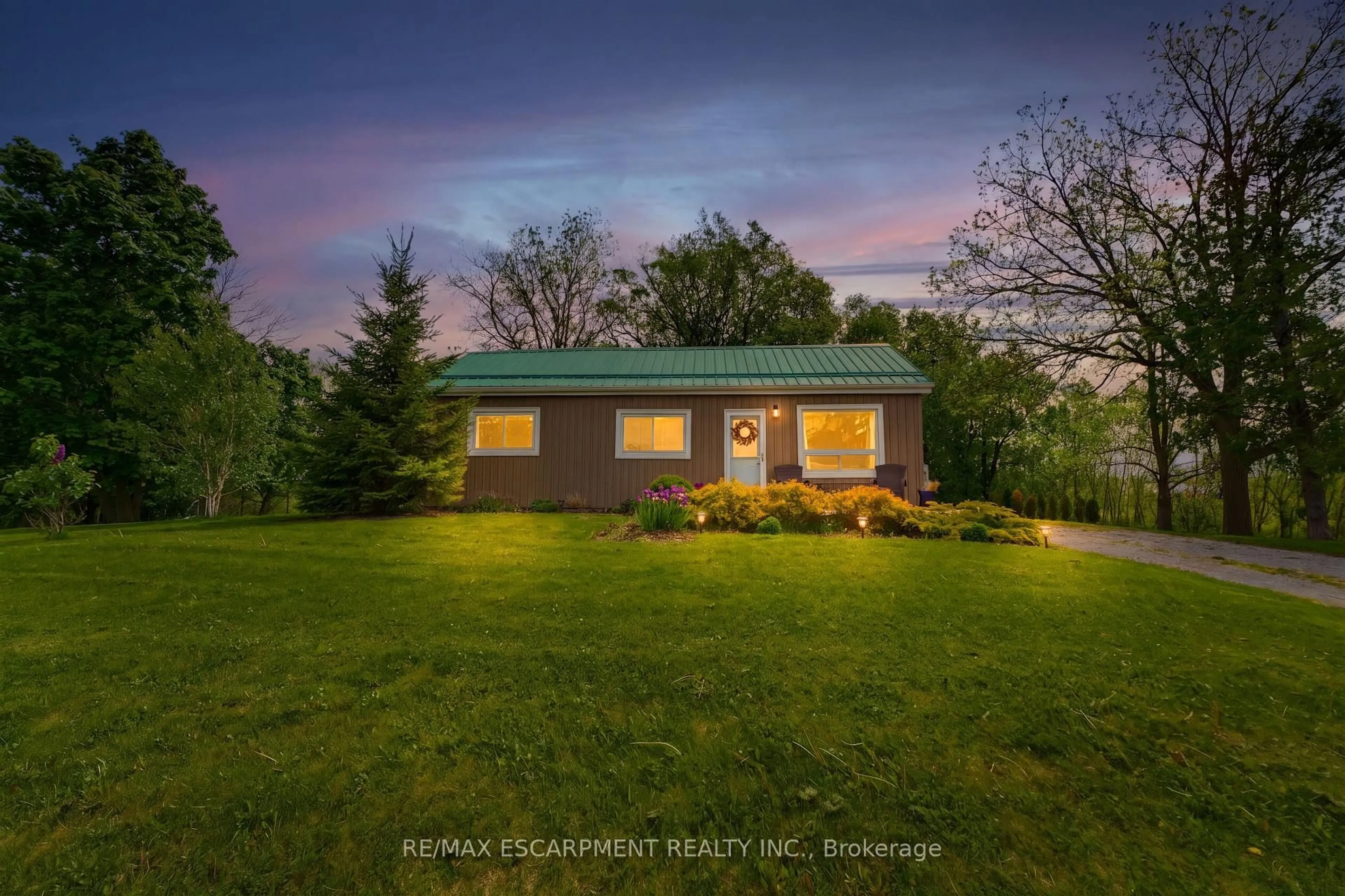 A pic from outside/outdoor area/front of a property/back of a property/a pic from drone, unknown for 1390 Mckenzie Rd, Haldimand Ontario N3W 2C2