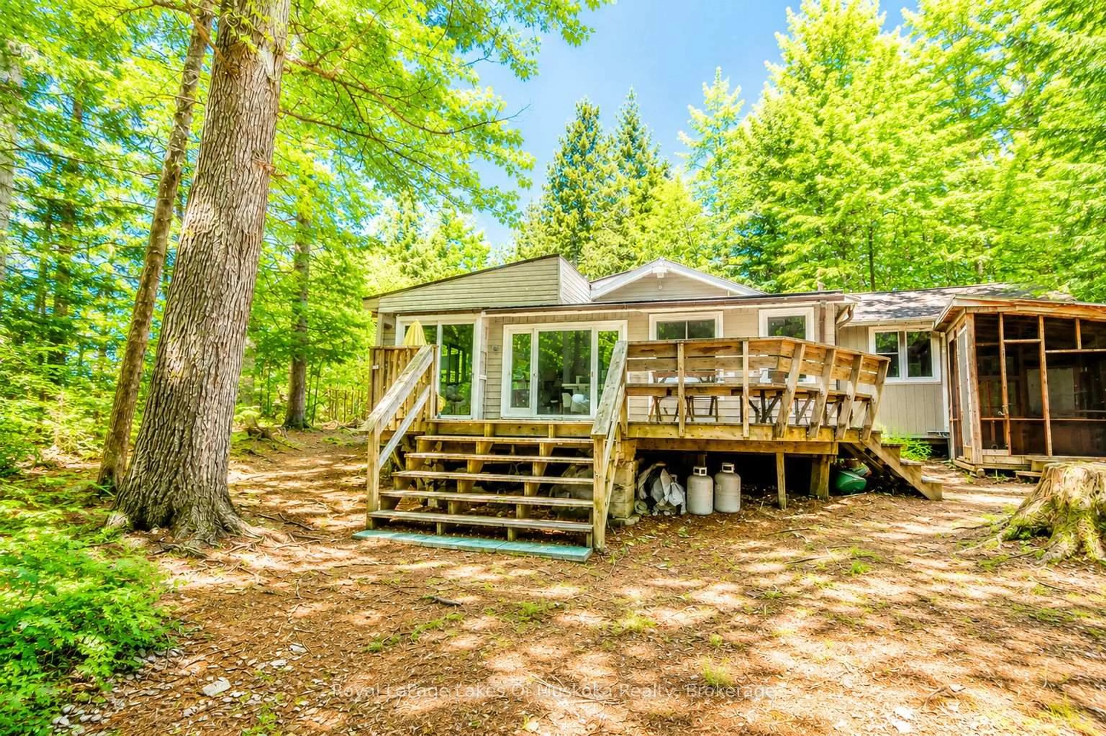Patio, forest/trees view for 1036 Porcupine Pt, Lake of Bays Ontario P0B 1A0