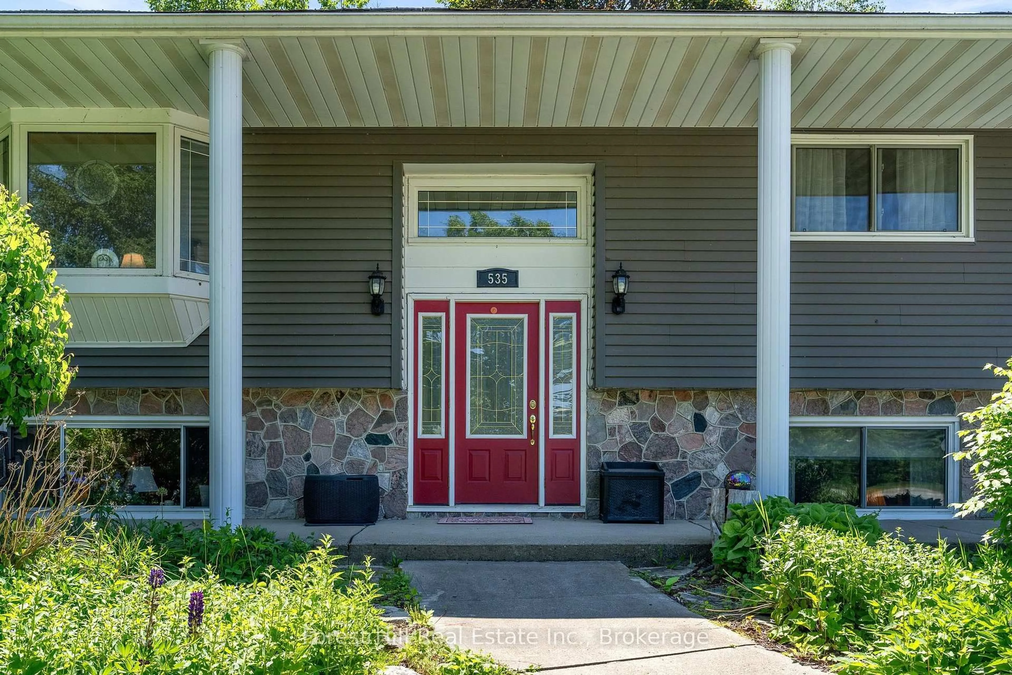Indoor entryway for 535 George St, South Bruce Peninsula Ontario N0H 2T0