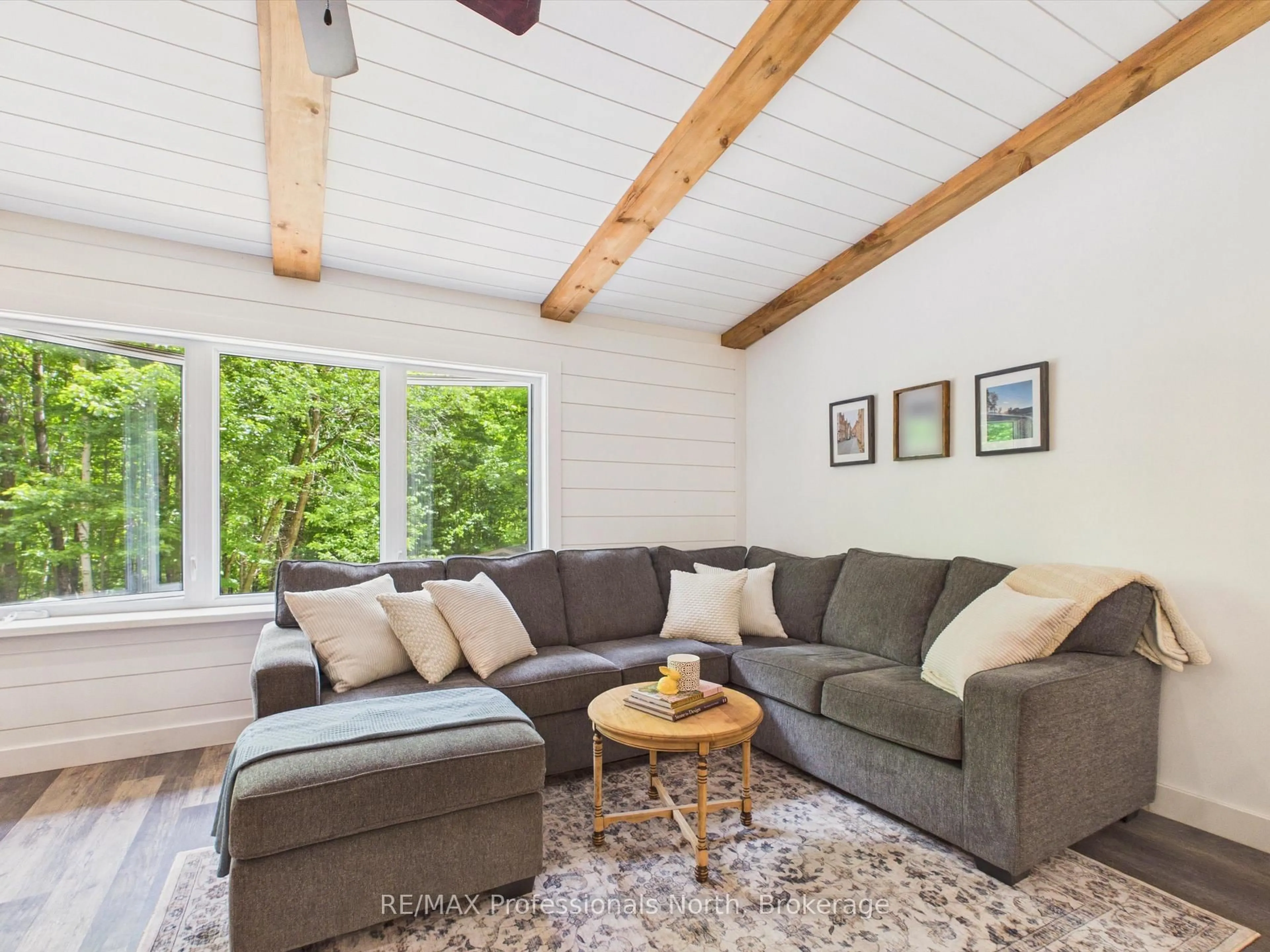 Living room with furniture, unknown for 81 WATSON Lane, Huntsville Ontario P0B 1M0