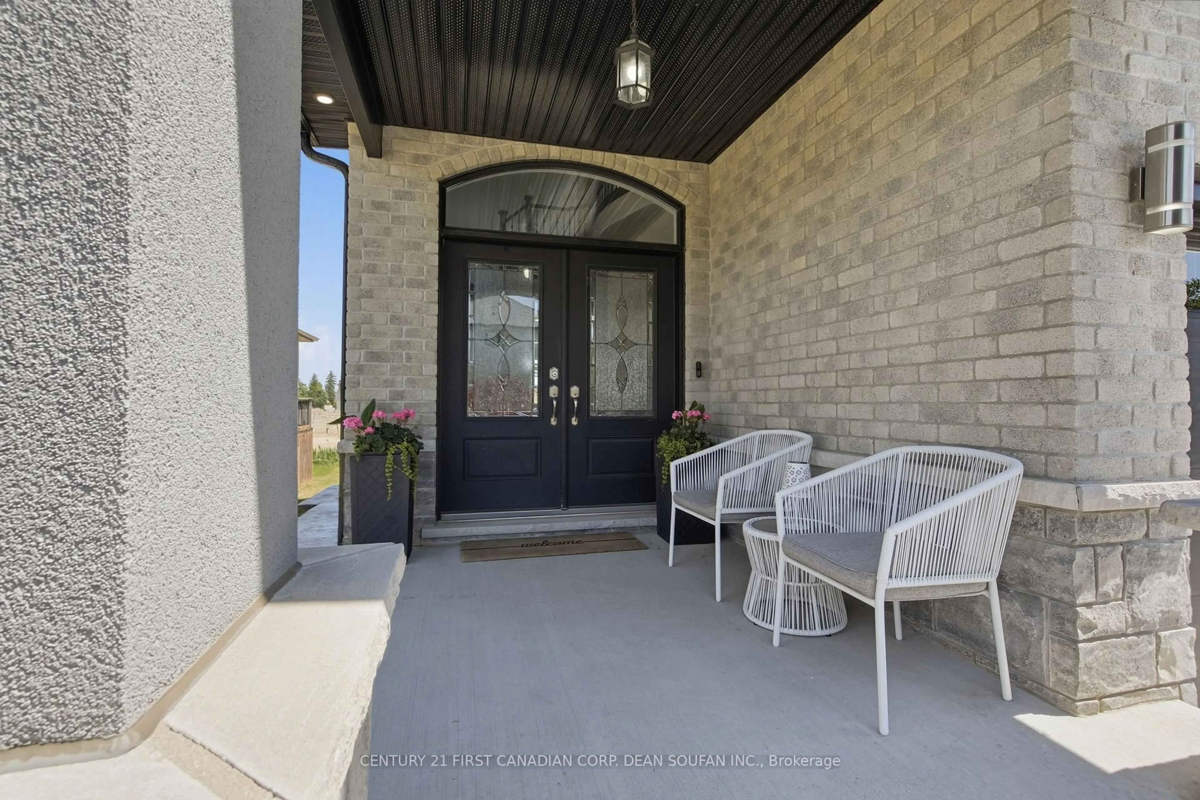Indoor entryway for 2152 Yellowbirch Pl, London North Ontario N6G 0N3