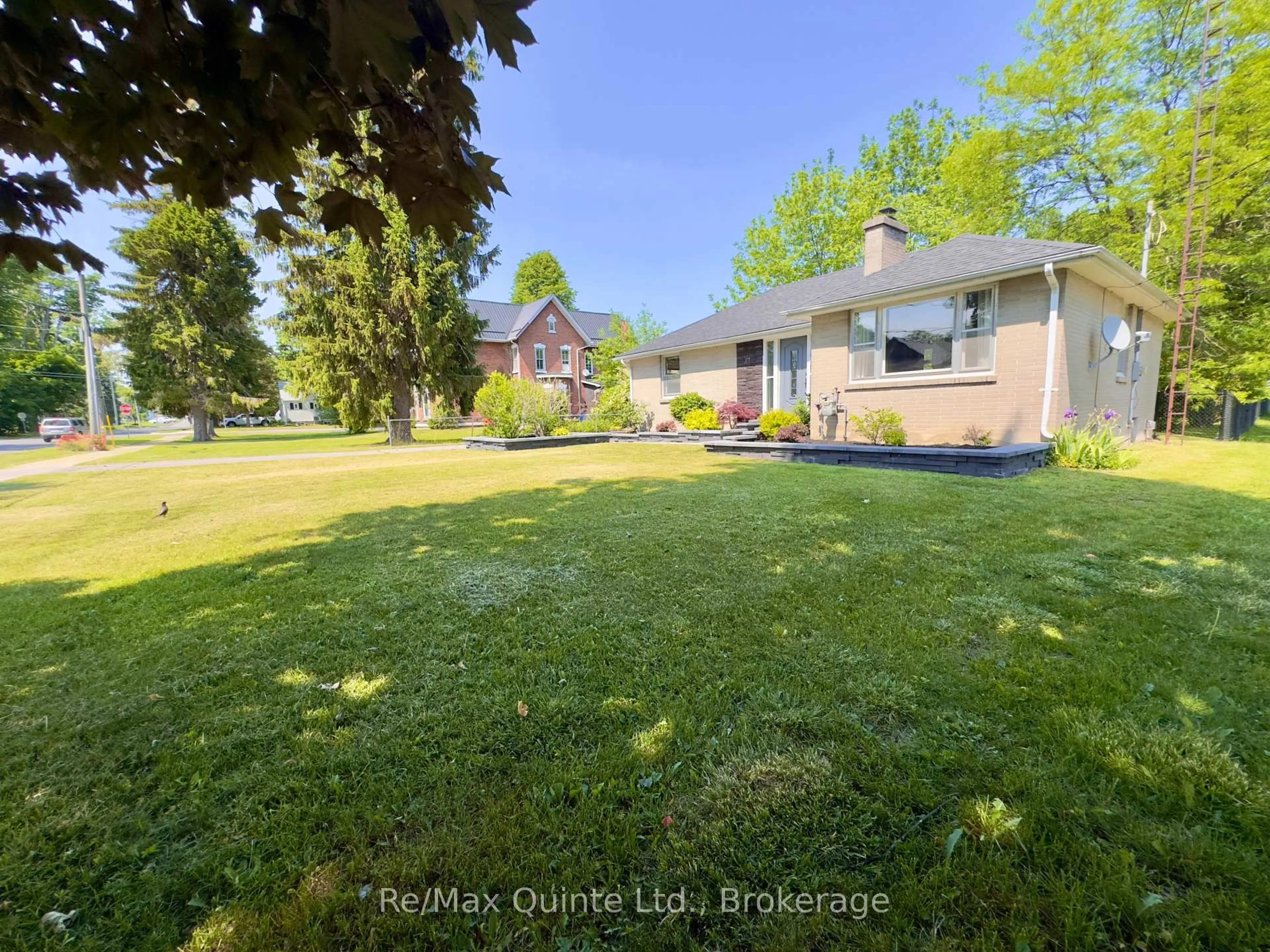 A pic from outside/outdoor area/front of a property/back of a property/a pic from drone, unknown for 27 Centre St, Brighton Ontario K0K 1H0