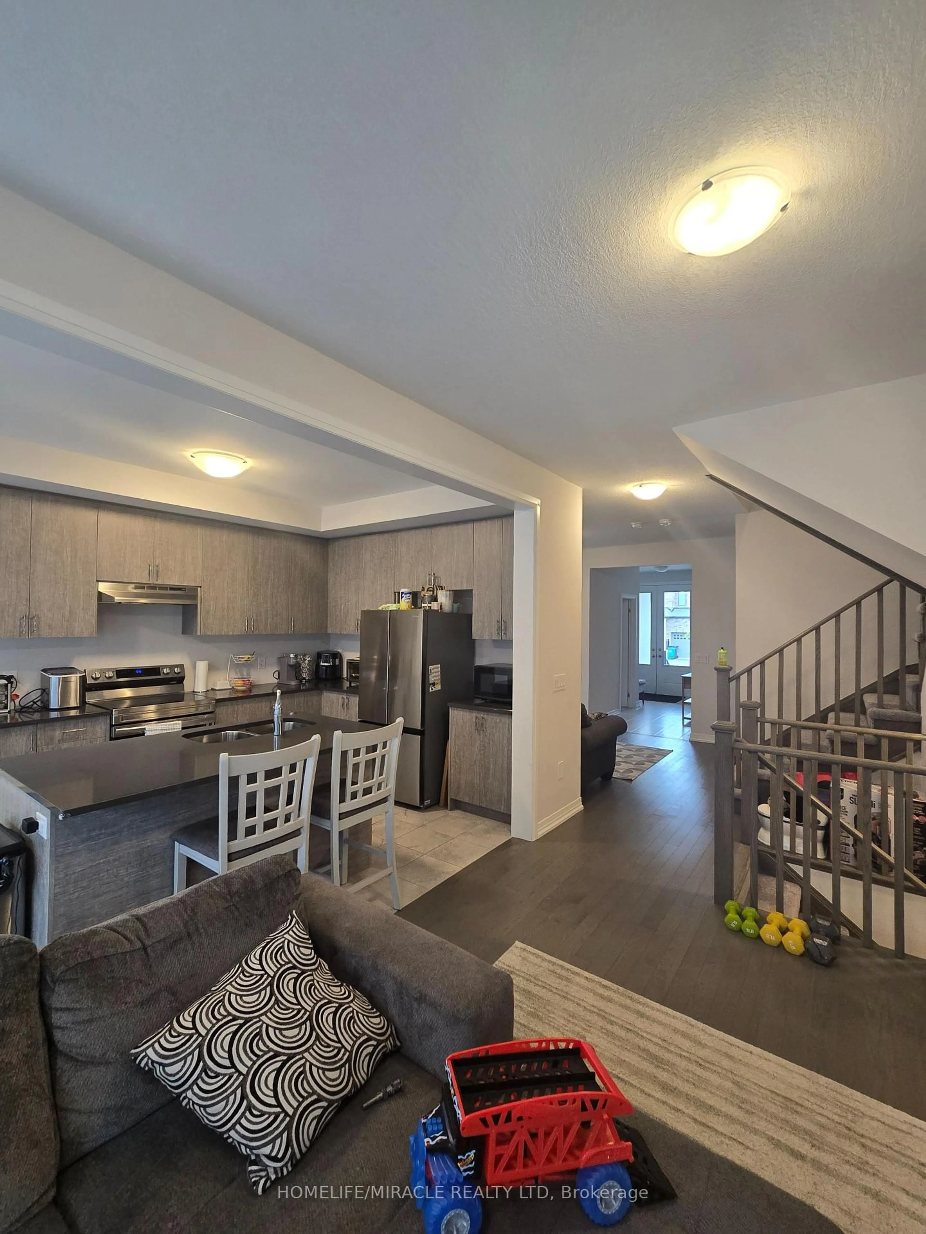 Open concept kitchen, unknown for 40 Blackburn St, Cambridge Ontario N1S 0E1