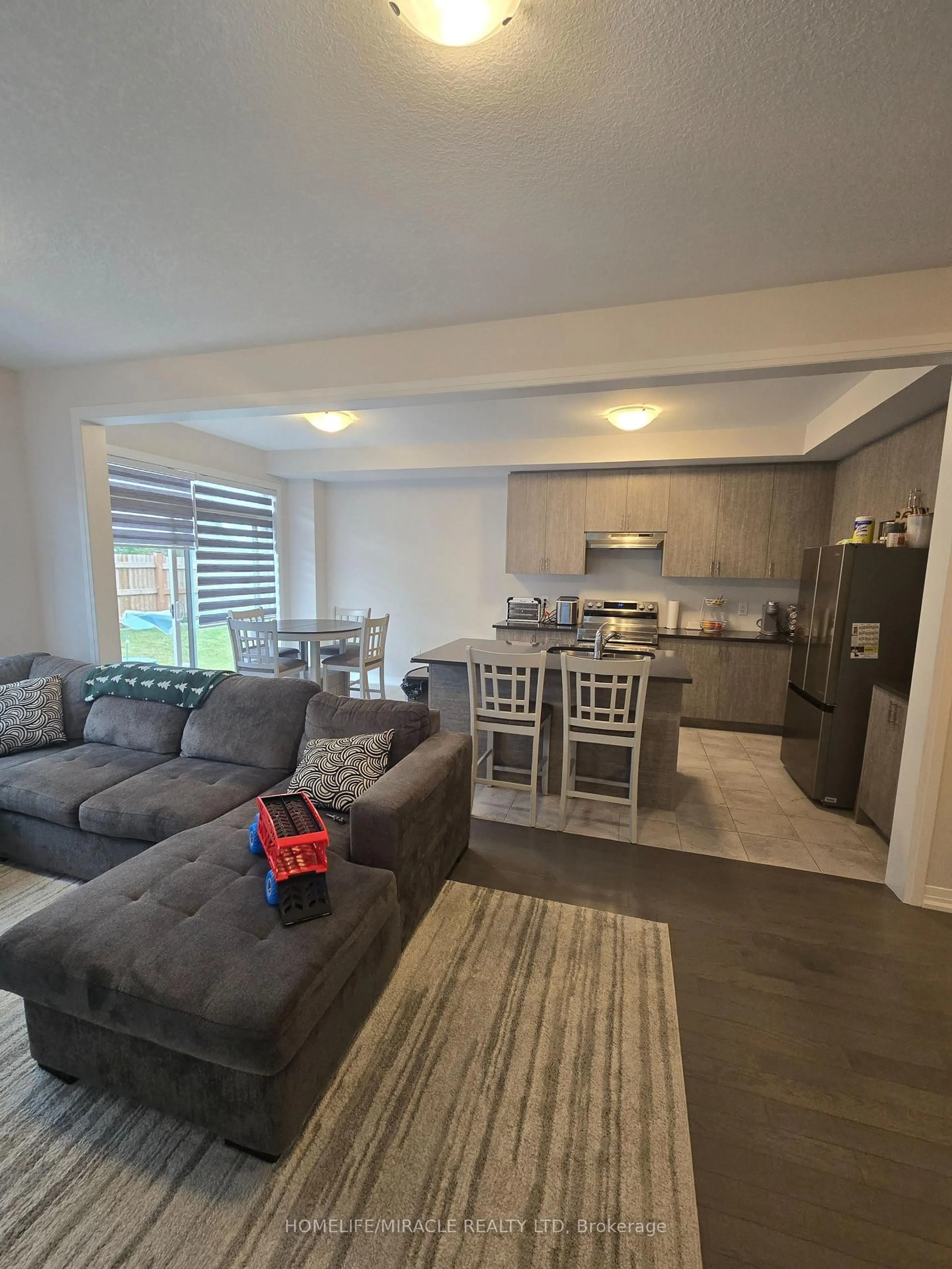 Living room with furniture, unknown for 40 Blackburn St, Cambridge Ontario N1S 0E1
