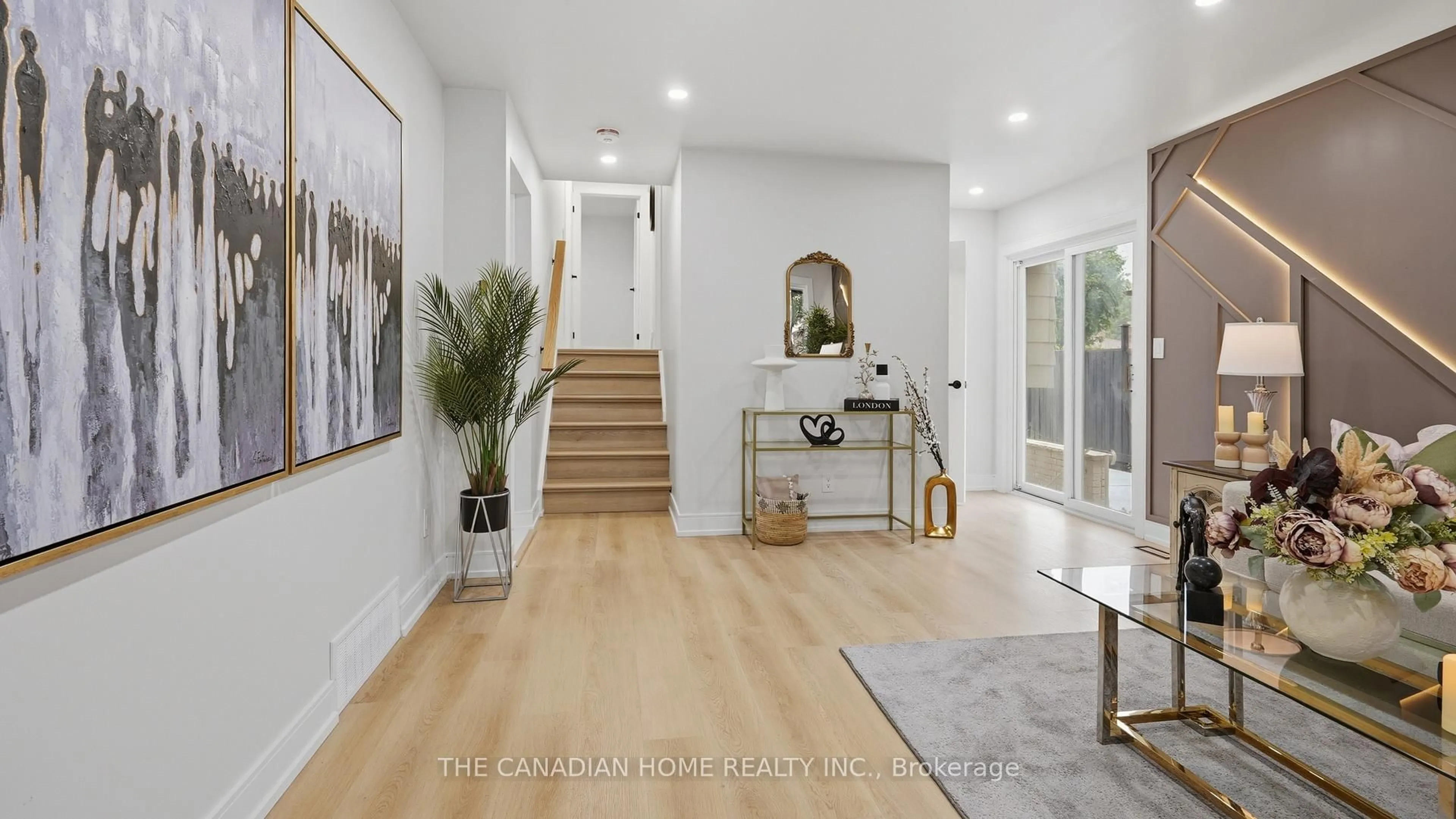 Indoor entryway for 5955 Frontenac St, Niagara Falls Ontario L2G 3B1