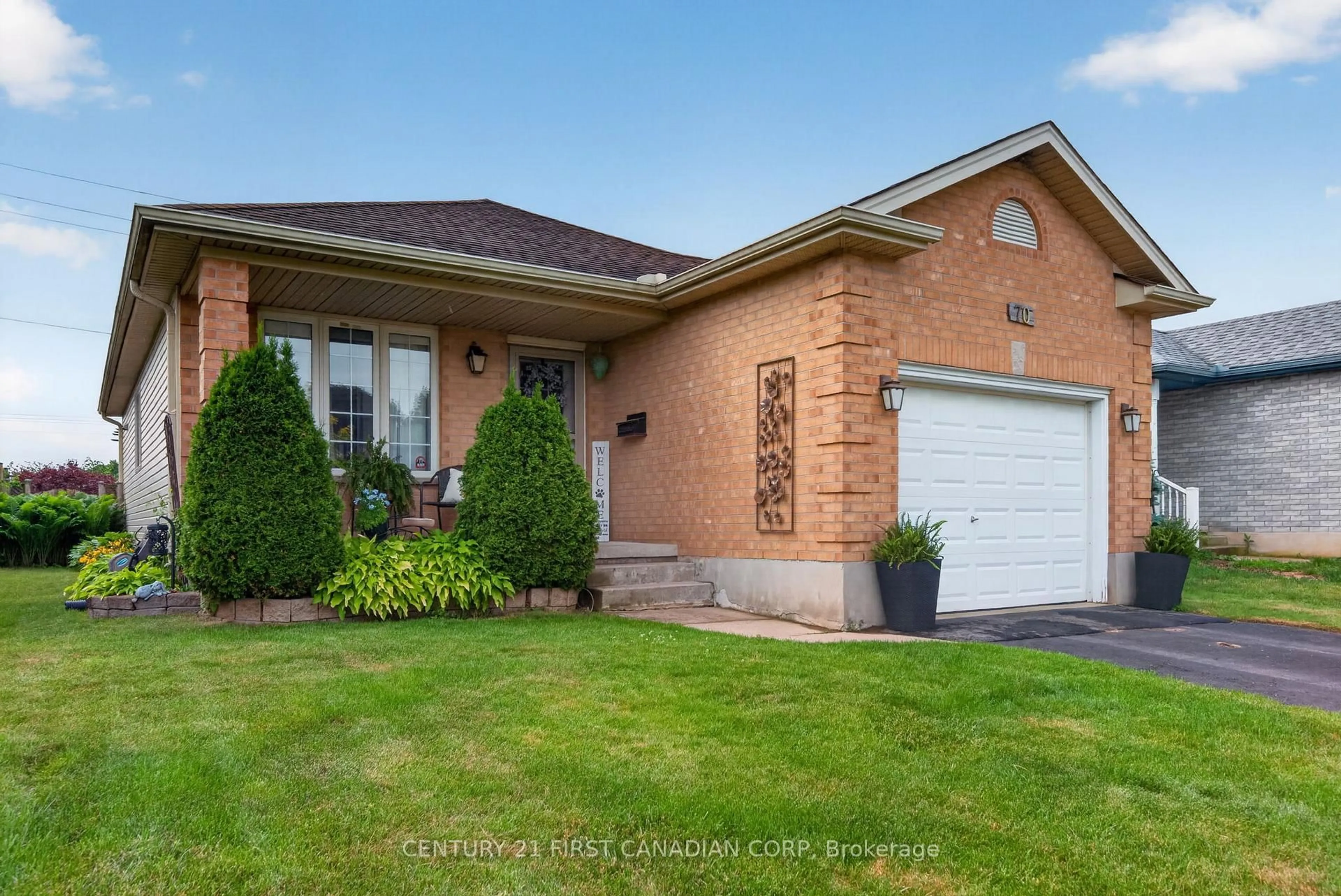 Home with brick exterior material, street for 70 Juniper Cres, Strathroy-Caradoc Ontario N7G 4H1