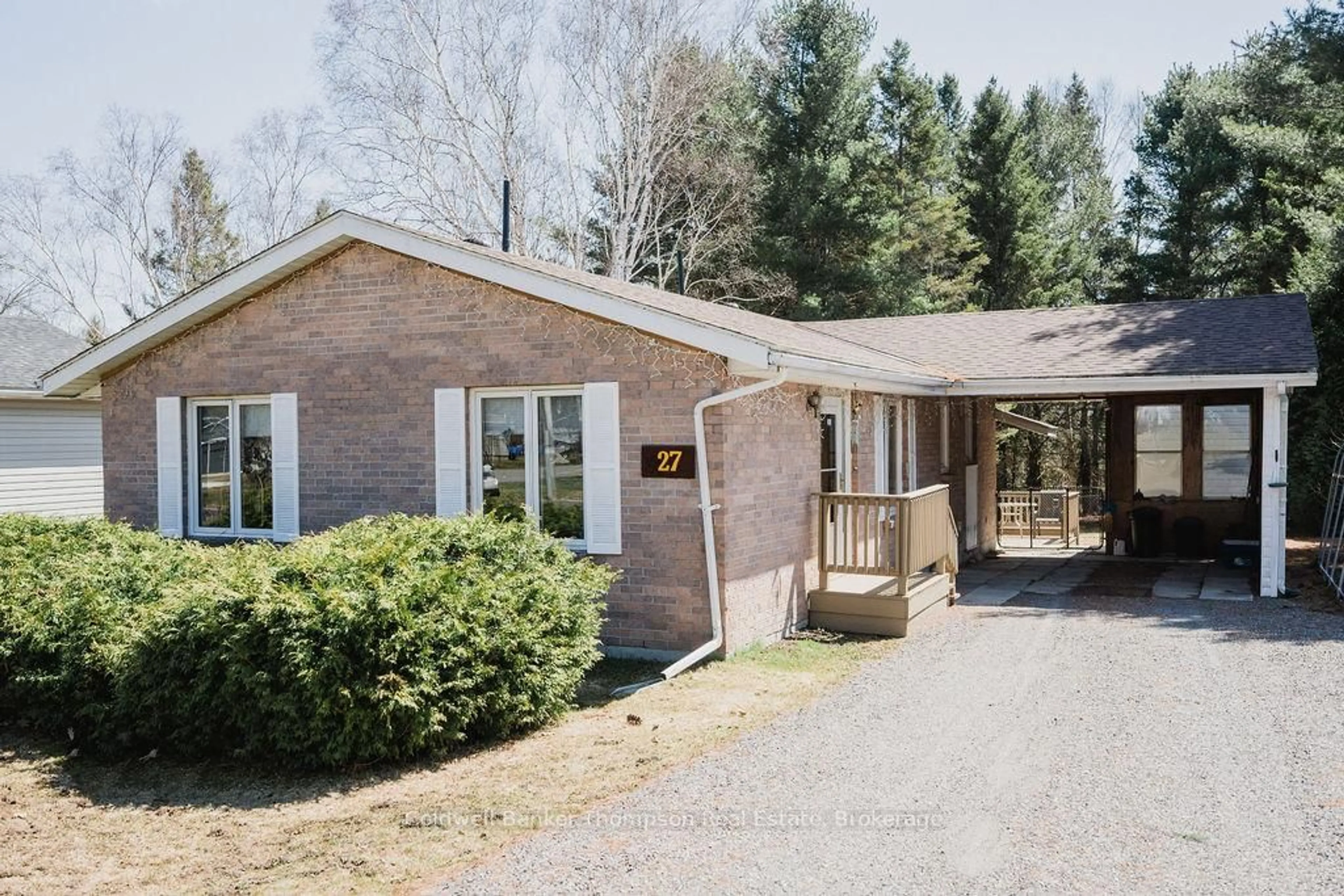 Unknown for 27 Queen St, Sundridge Ontario P0A 1Z0