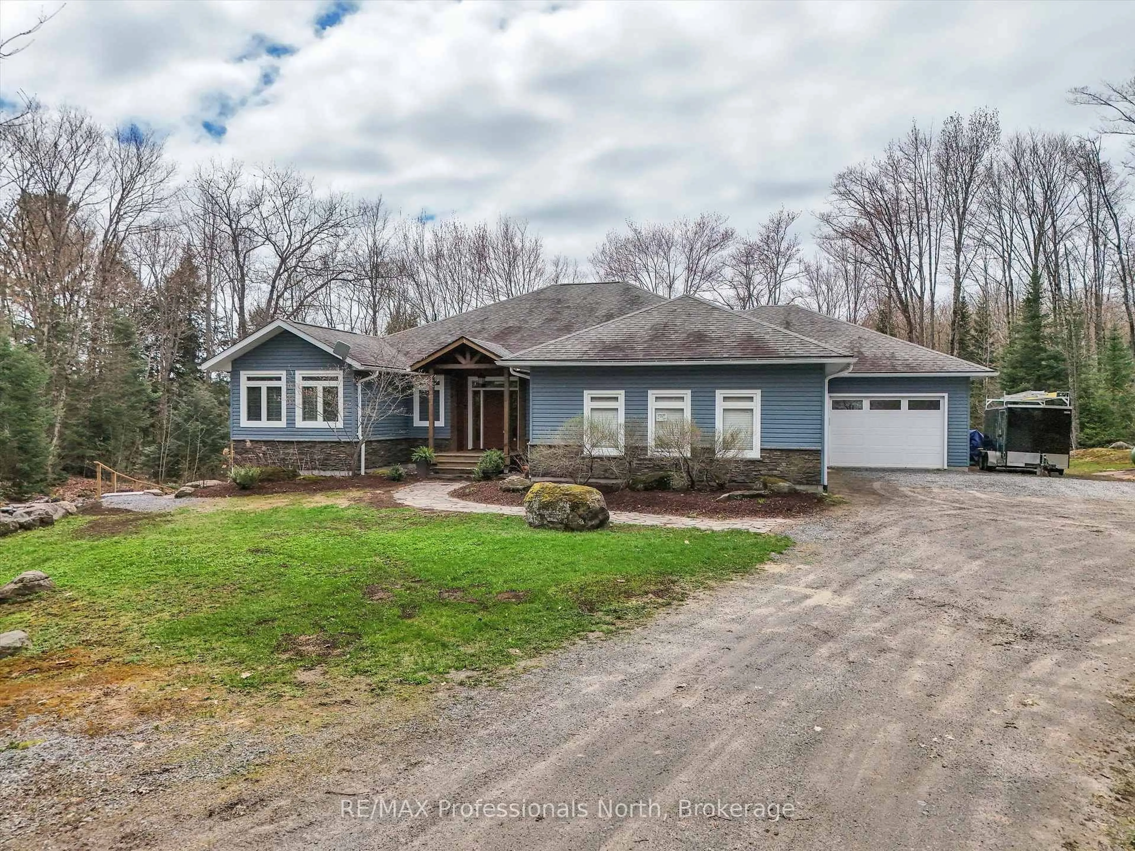 A pic from outside/outdoor area/front of a property/back of a property/a pic from drone, unknown for 93 Mainhood's Rd, Huntsville Ontario P0B 1M0