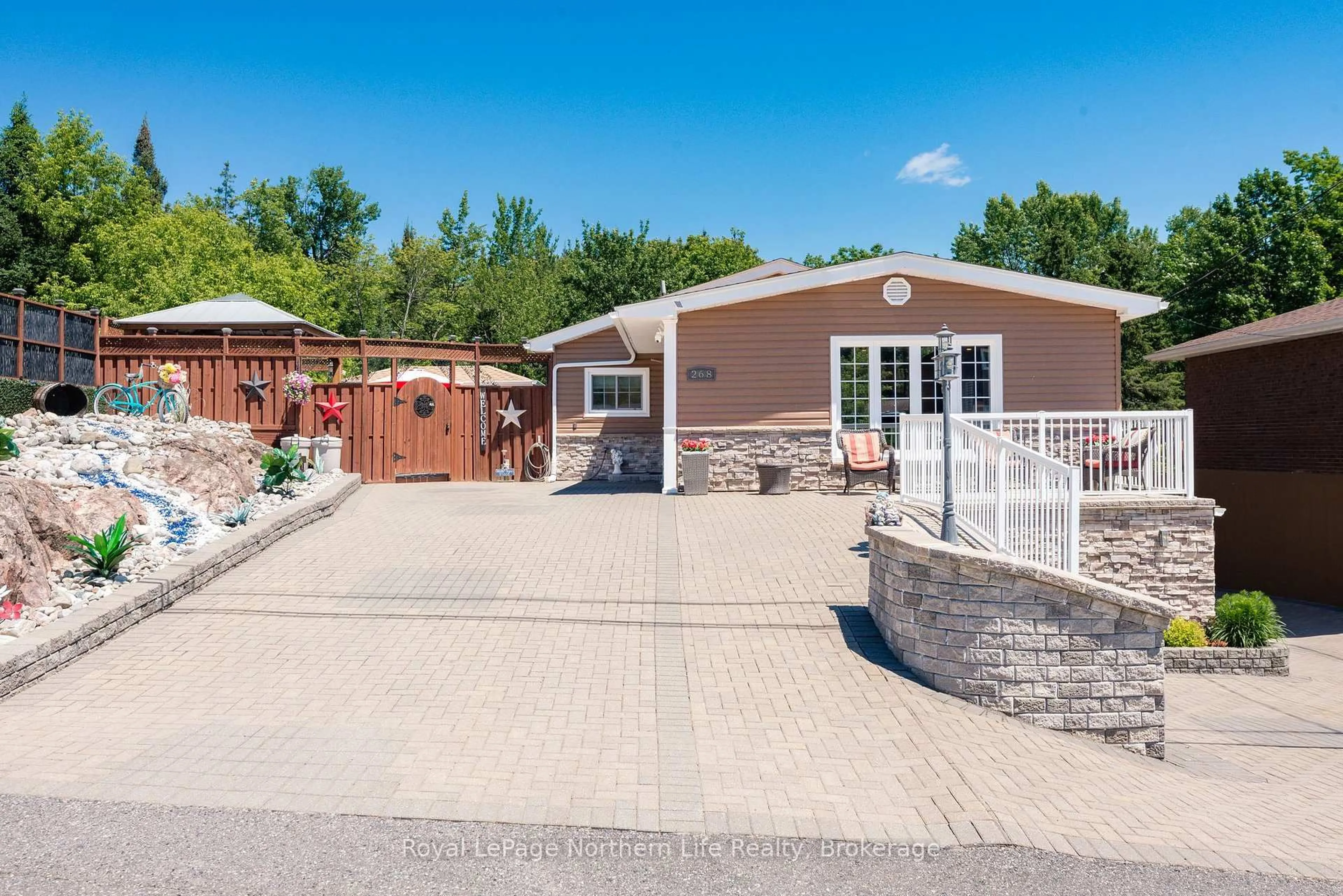 Home with vinyl exterior material, street for 268 KING St, Callander Ontario P0H 1H0