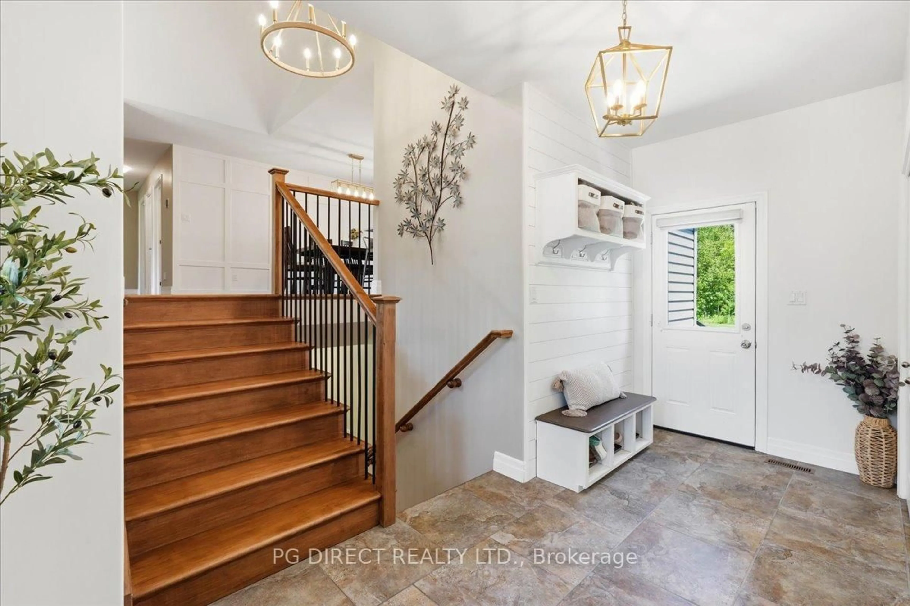 Indoor entryway for 49 Whispering Woods Dr, Trenton Ontario K8V 5P7