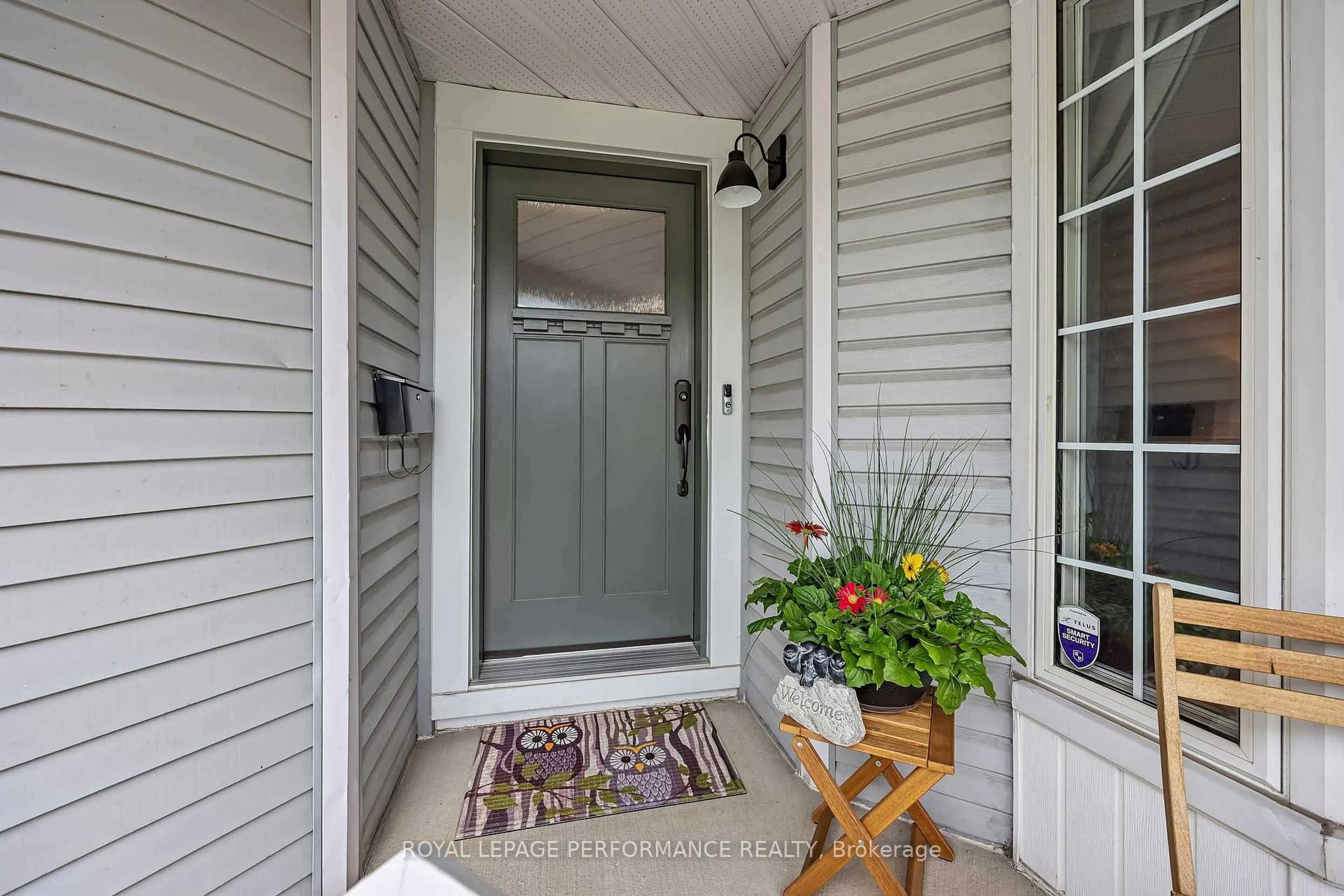 Indoor entryway for 1705 Belcourt Blvd, Orleans Ontario K1C 1M3