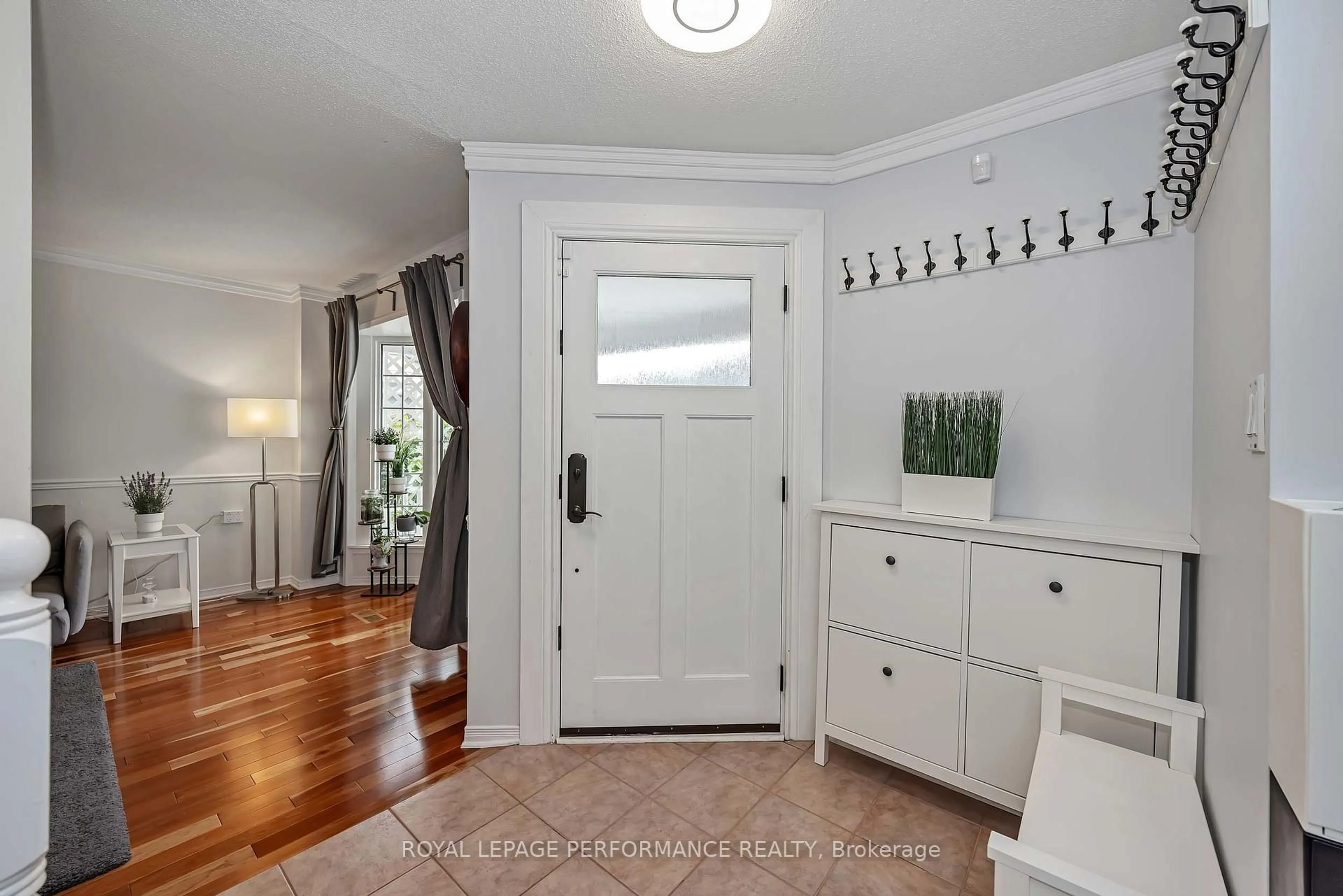 Indoor entryway for 1705 Belcourt Blvd, Orleans Ontario K1C 1M3