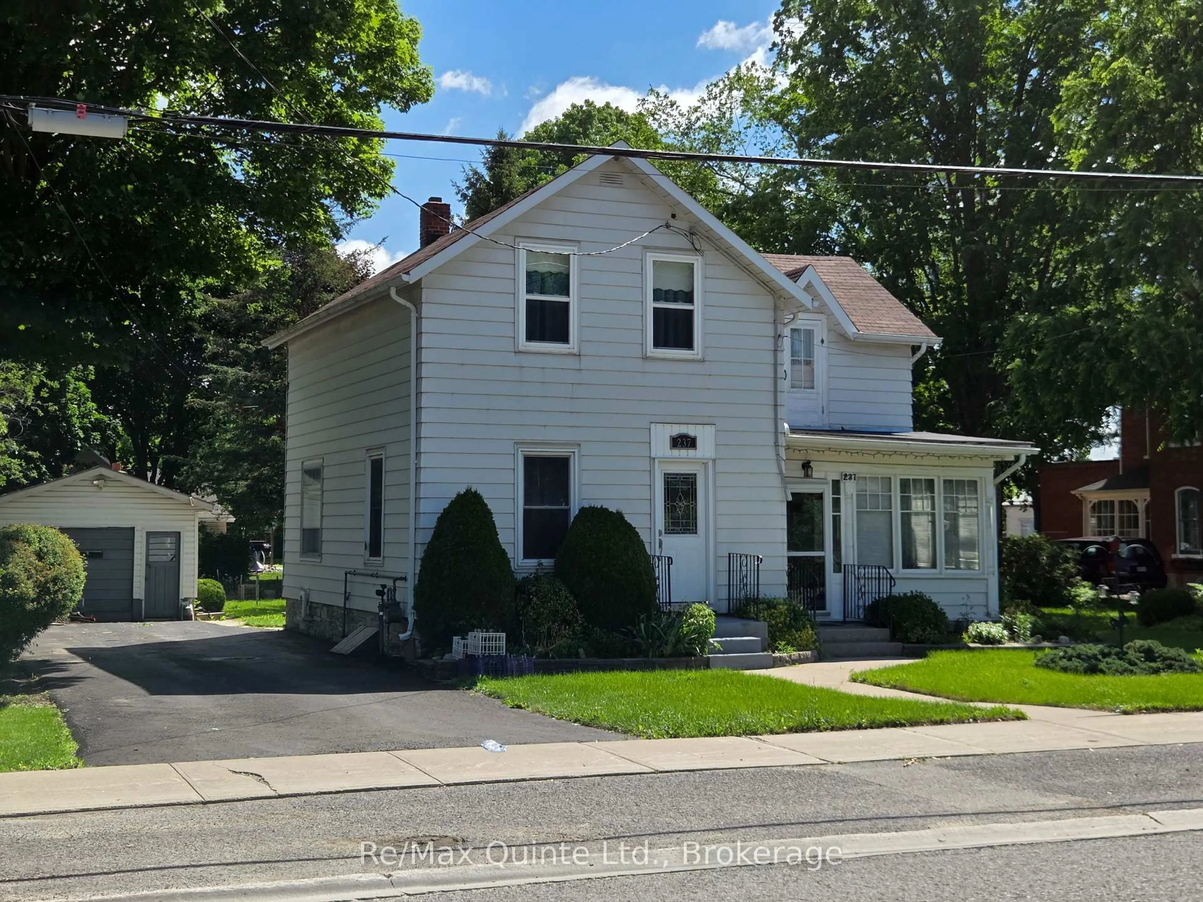 A pic from outside/outdoor area/front of a property/back of a property/a pic from drone, street for 237 Colborne St, Tweed Ontario K0K 3J0
