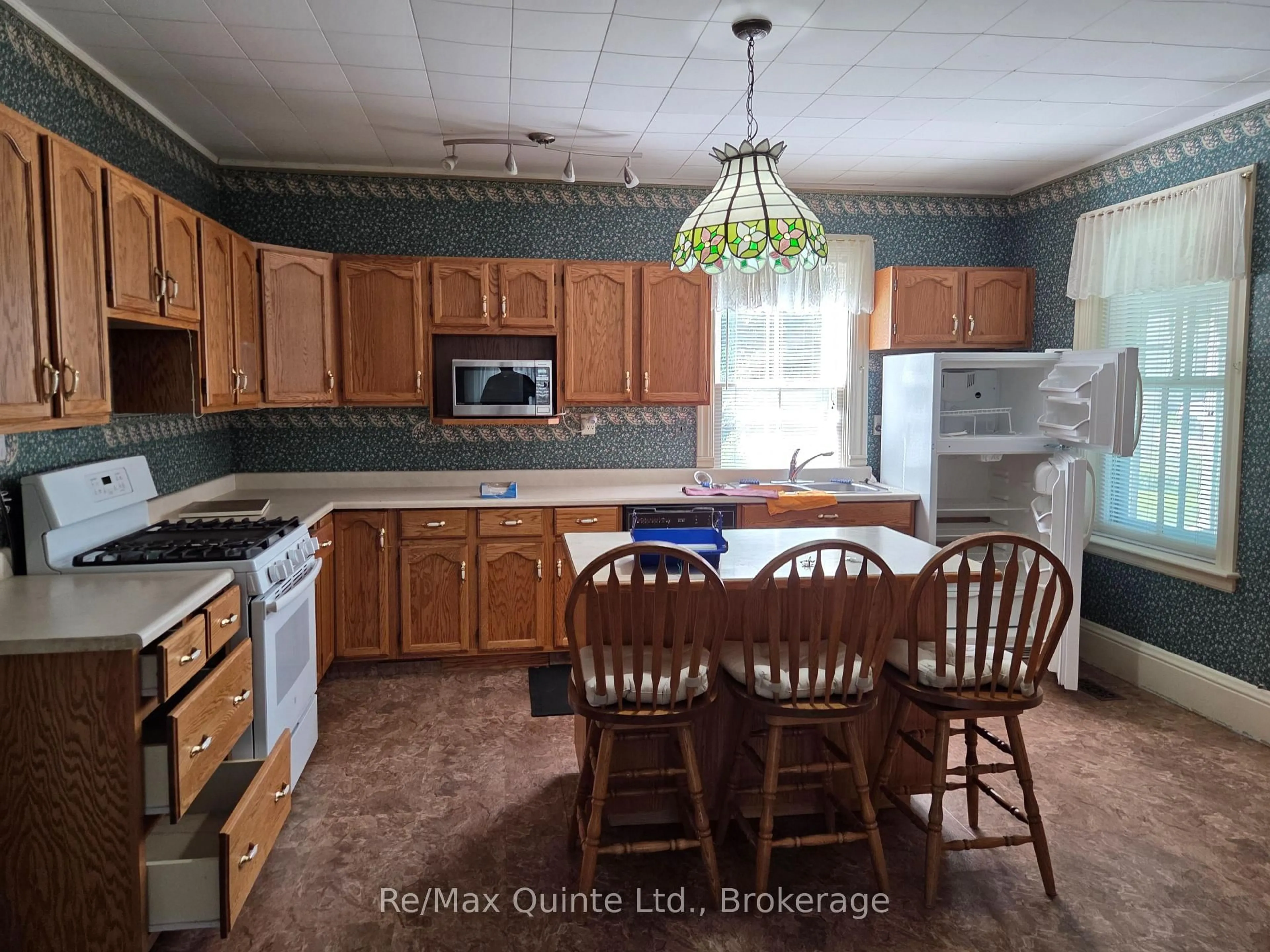 Standard kitchen, unknown for 237 Colborne St, Tweed Ontario K0K 3J0