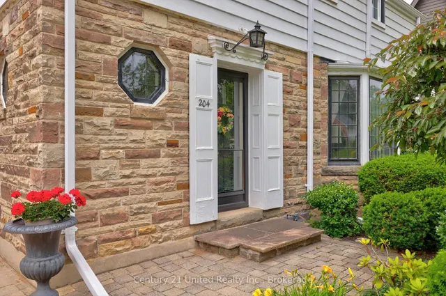204 O'Carroll Ave, Peterborough 3